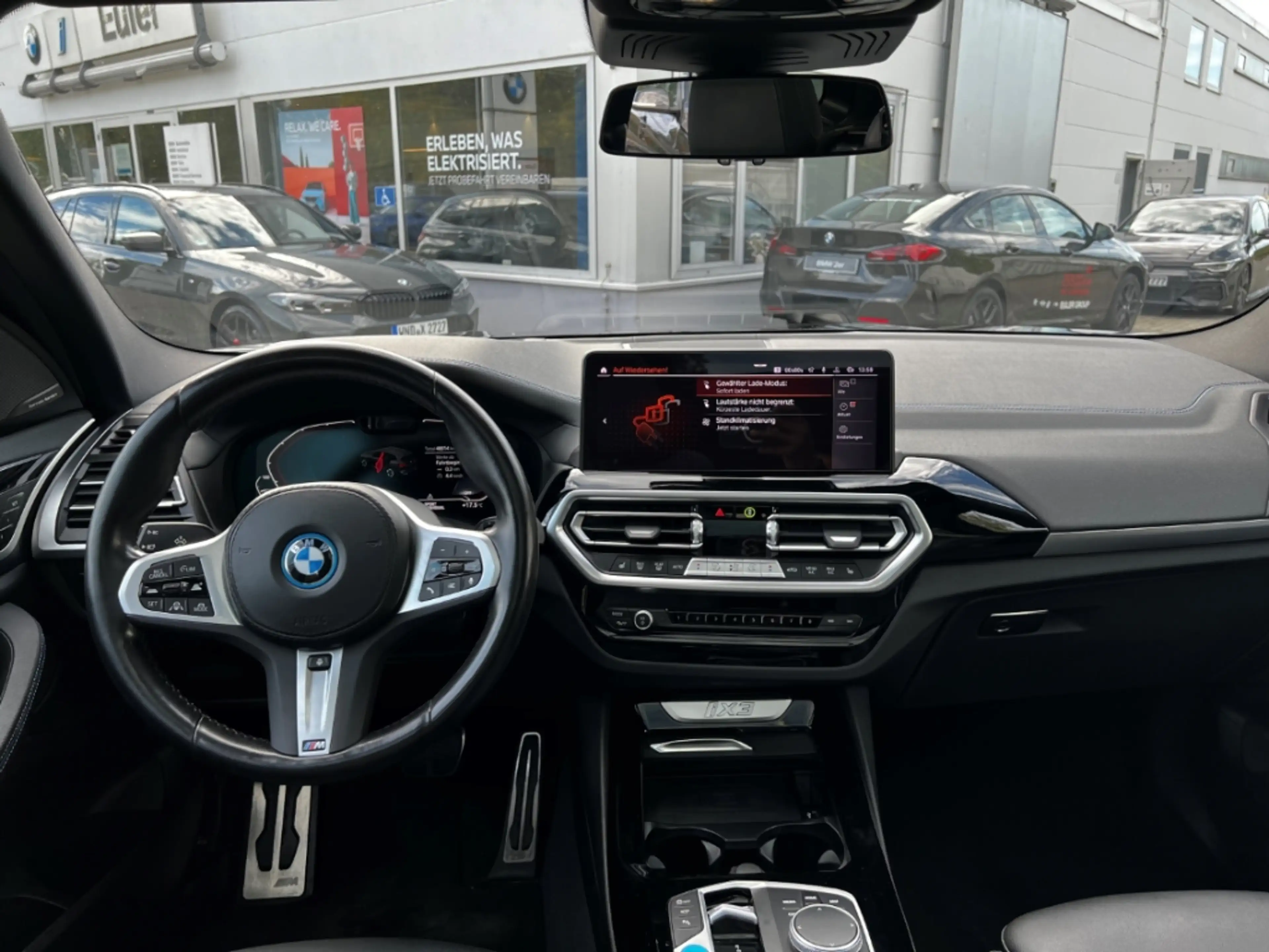 BMW iX3 Sportpaket HUD AD AHK-klappbar El. Fondsitzverst. — photo 9