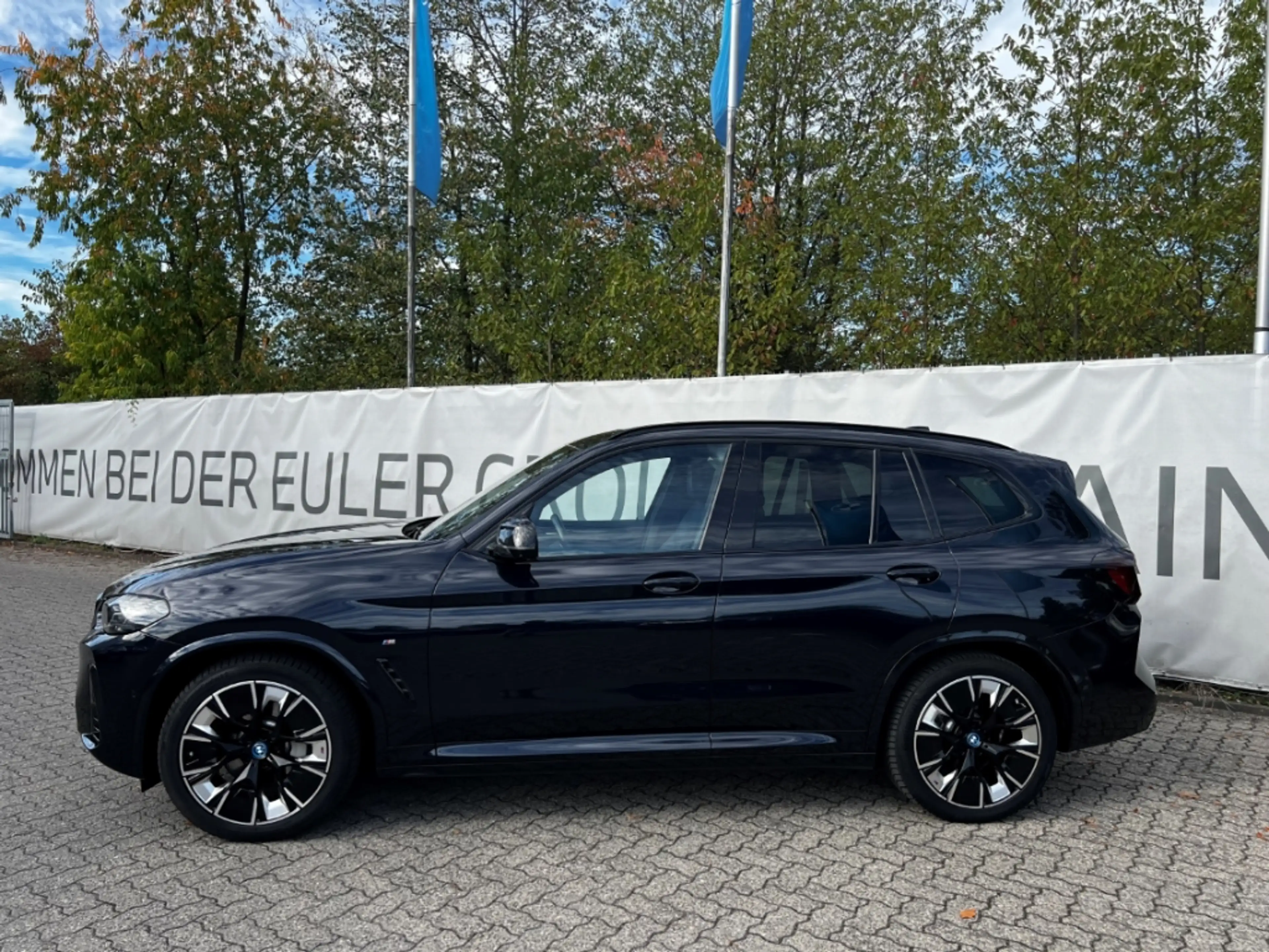 BMW iX3 Sportpaket HUD AD AHK-klappbar El. Fondsitzverst. — photo 3