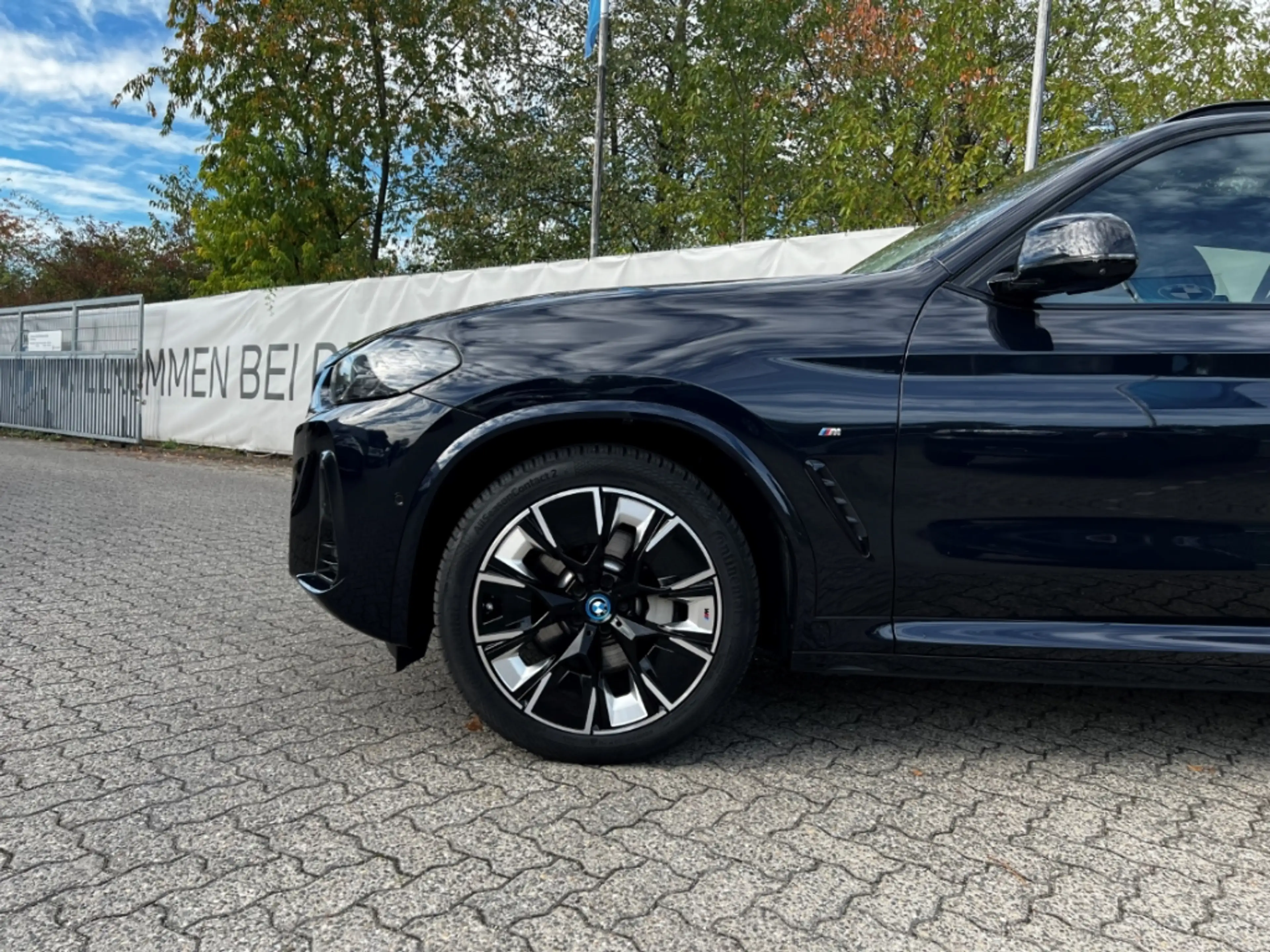 BMW iX3 Sportpaket HUD AD AHK-klappbar El. Fondsitzverst. — photo 4