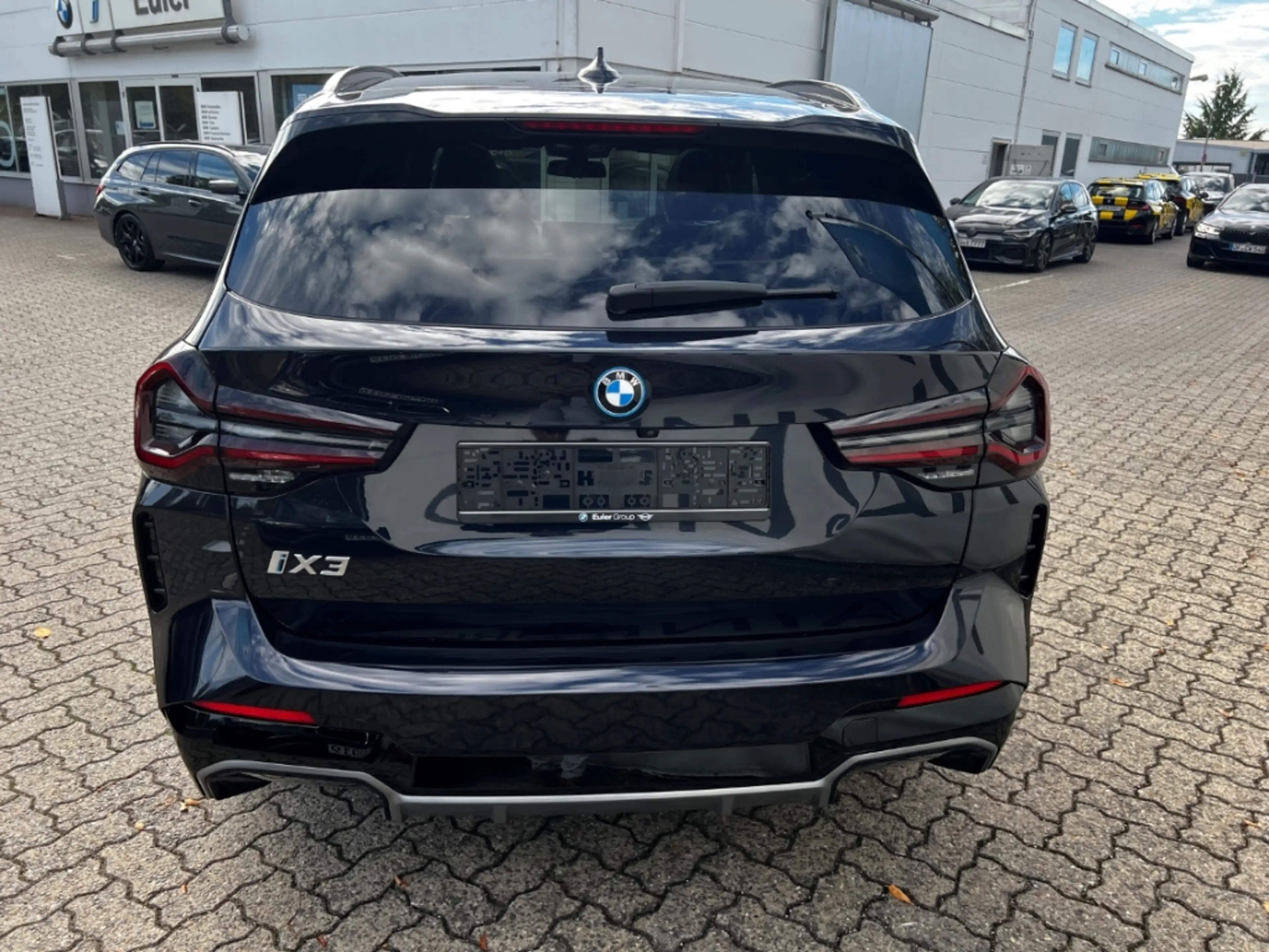 BMW iX3 Sportpaket HUD AD AHK-klappbar El. Fondsitzverst. — photo 15