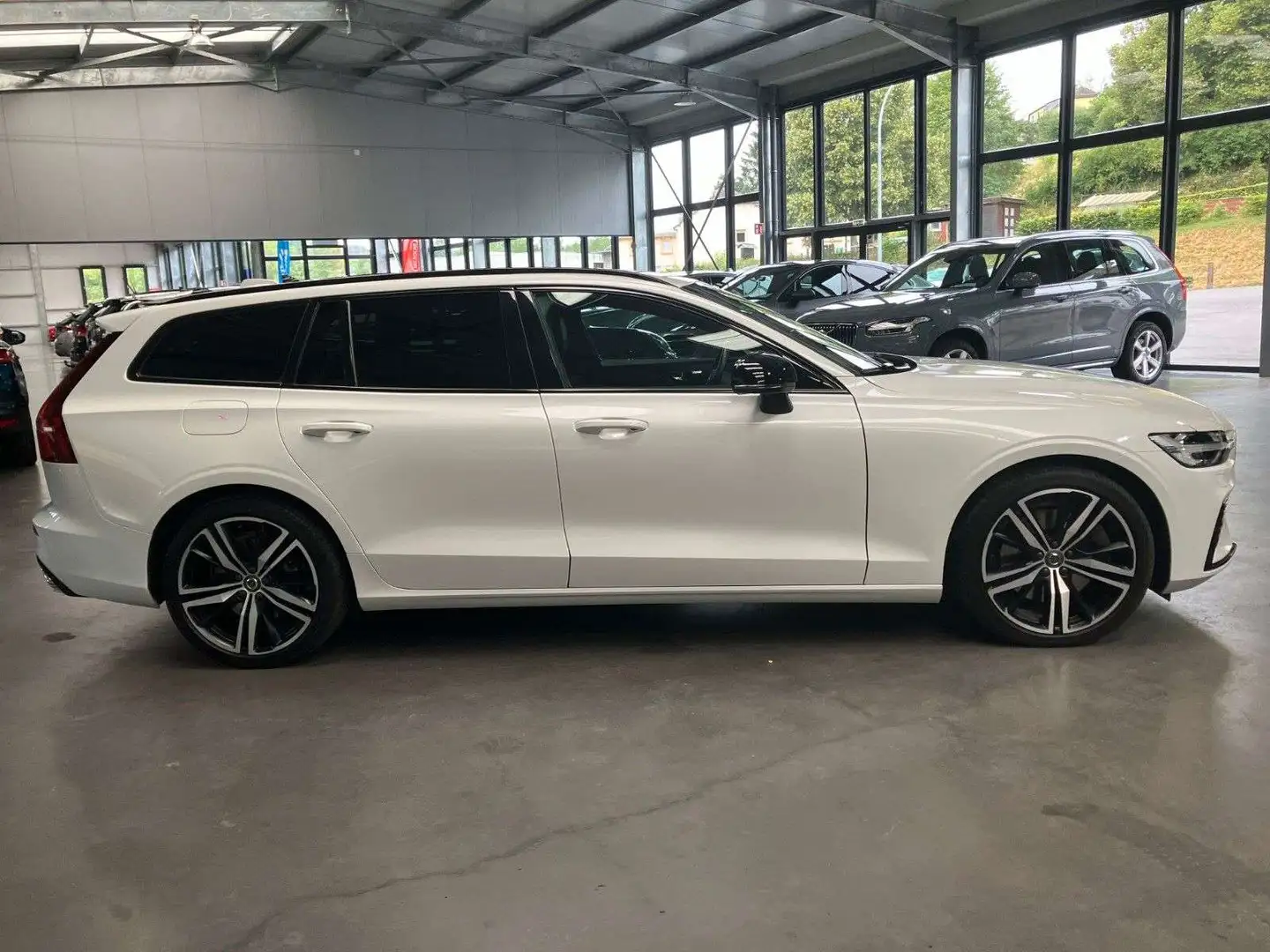 Volvo V60 R Design Recharge Plug-In Hybrid AWD Blanc - 2