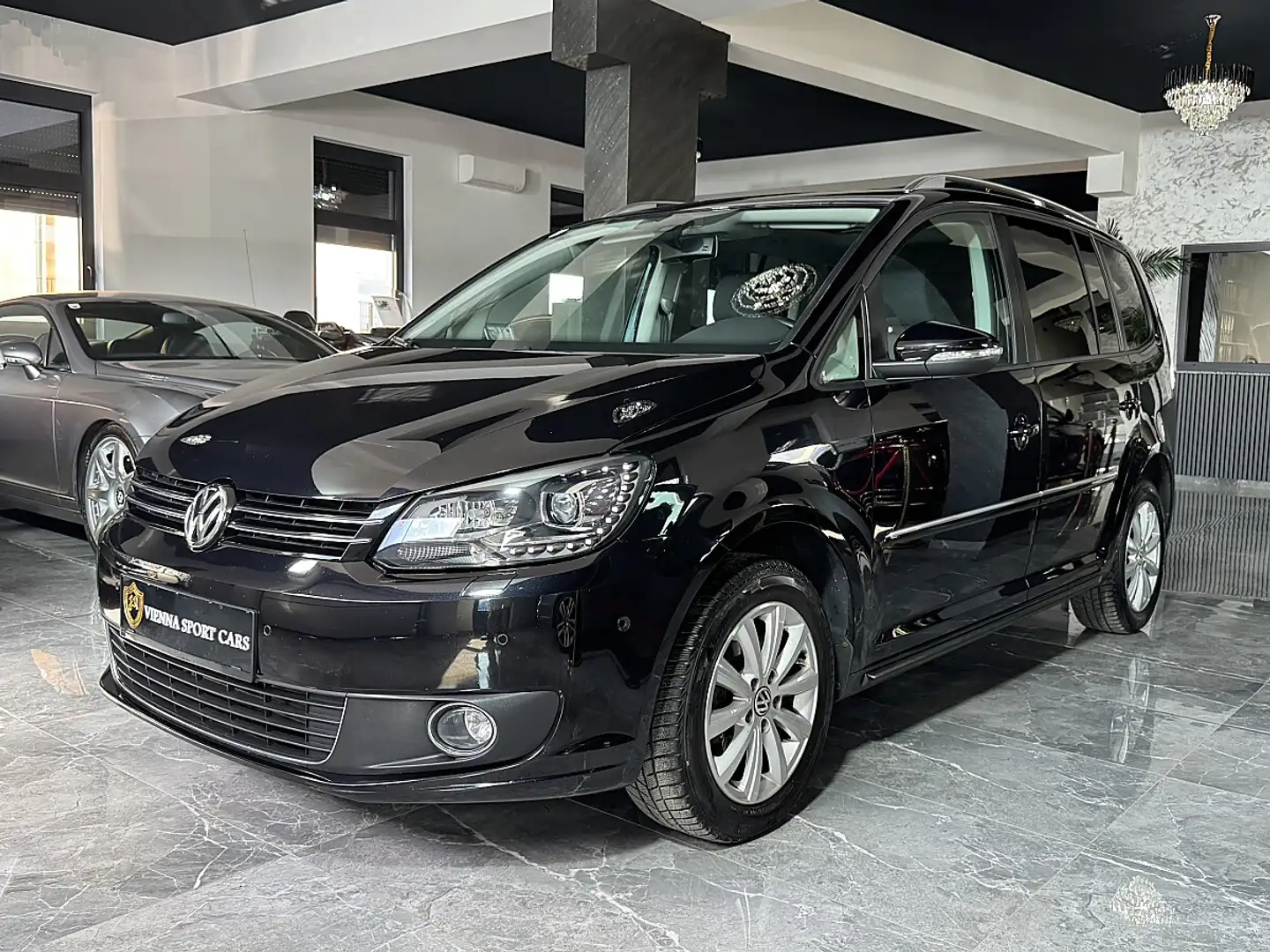 Volkswagen Touran Sky 2,0 TDI*WENIG-KM*TOP-AUSSTATUNG* Schwarz - 2