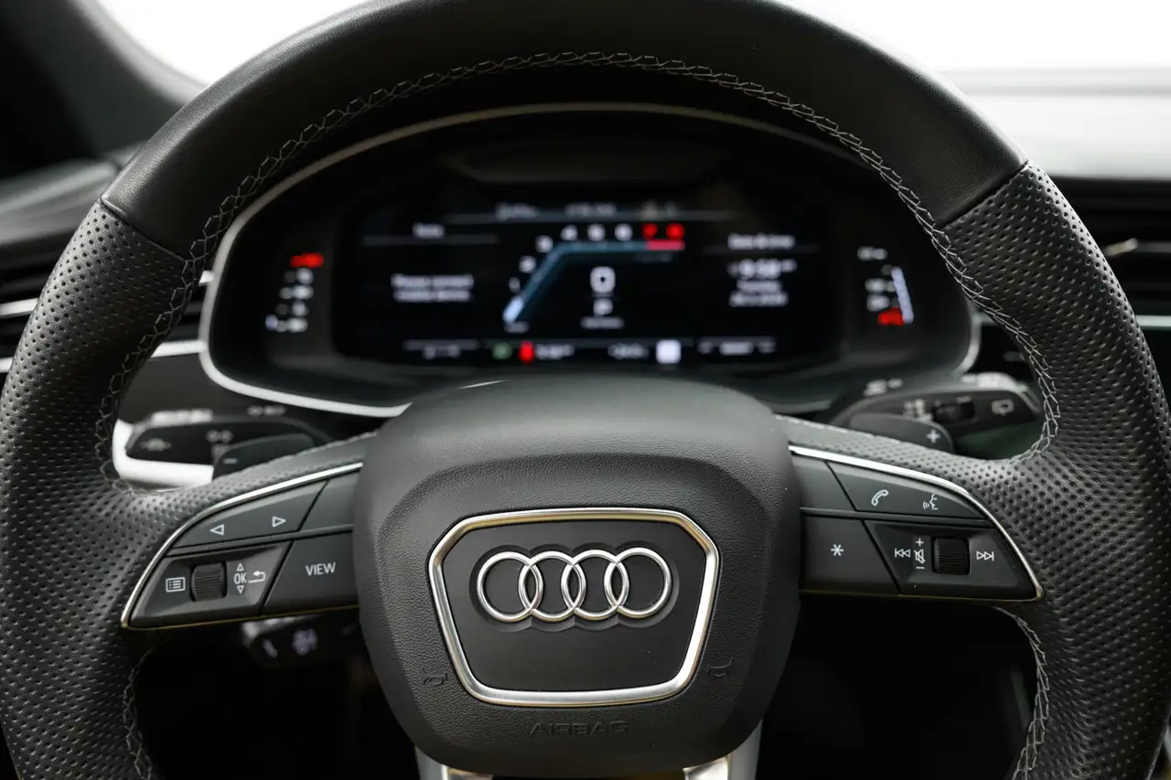 Audi SQ8 снимка Audi SQ8