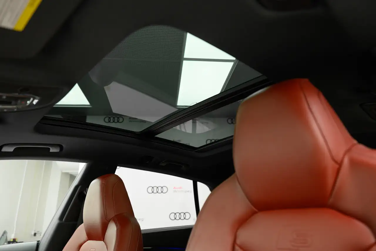 Audi SQ8 снимка Audi SQ8