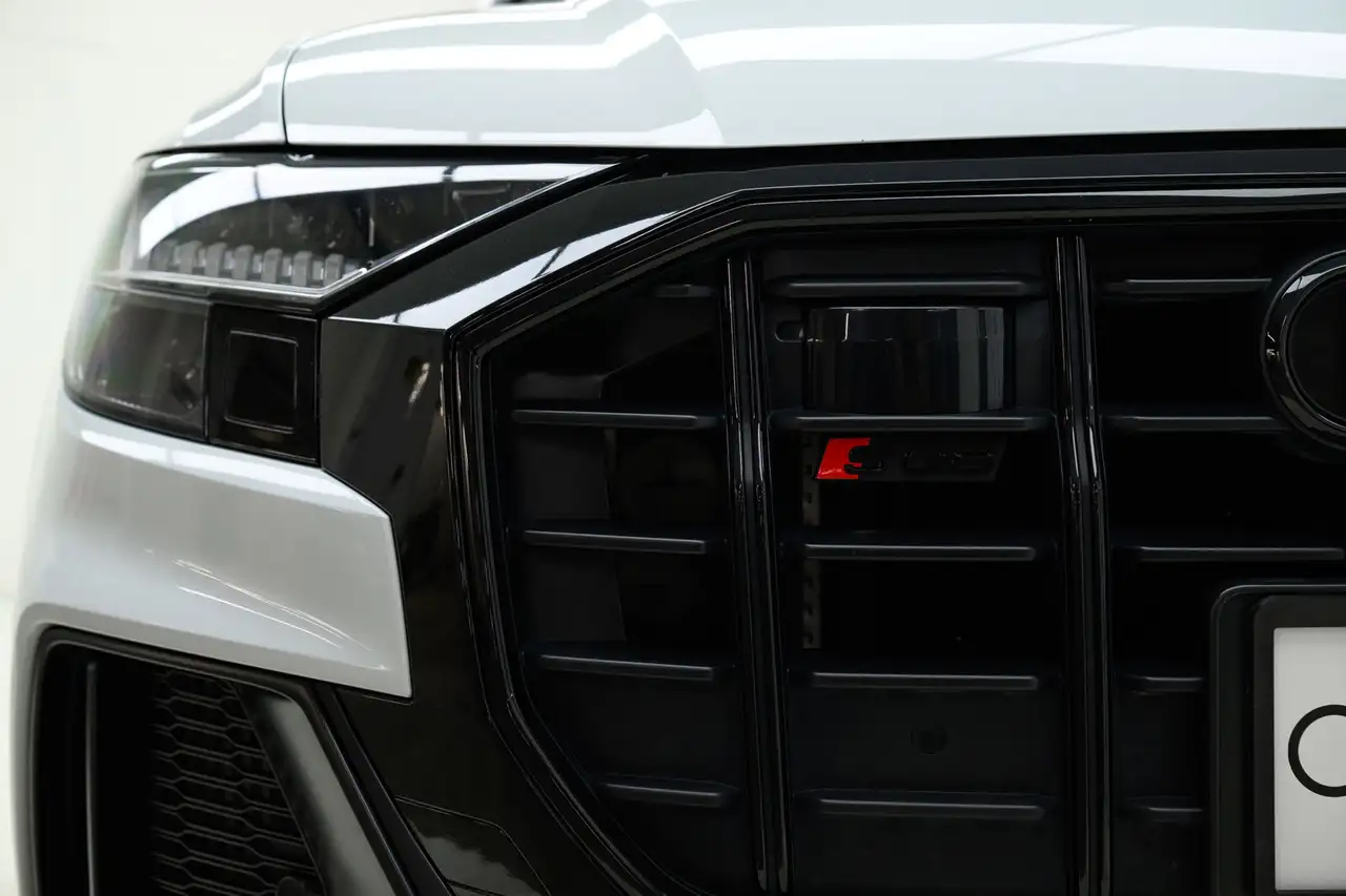 Audi SQ8 снимка Audi SQ8