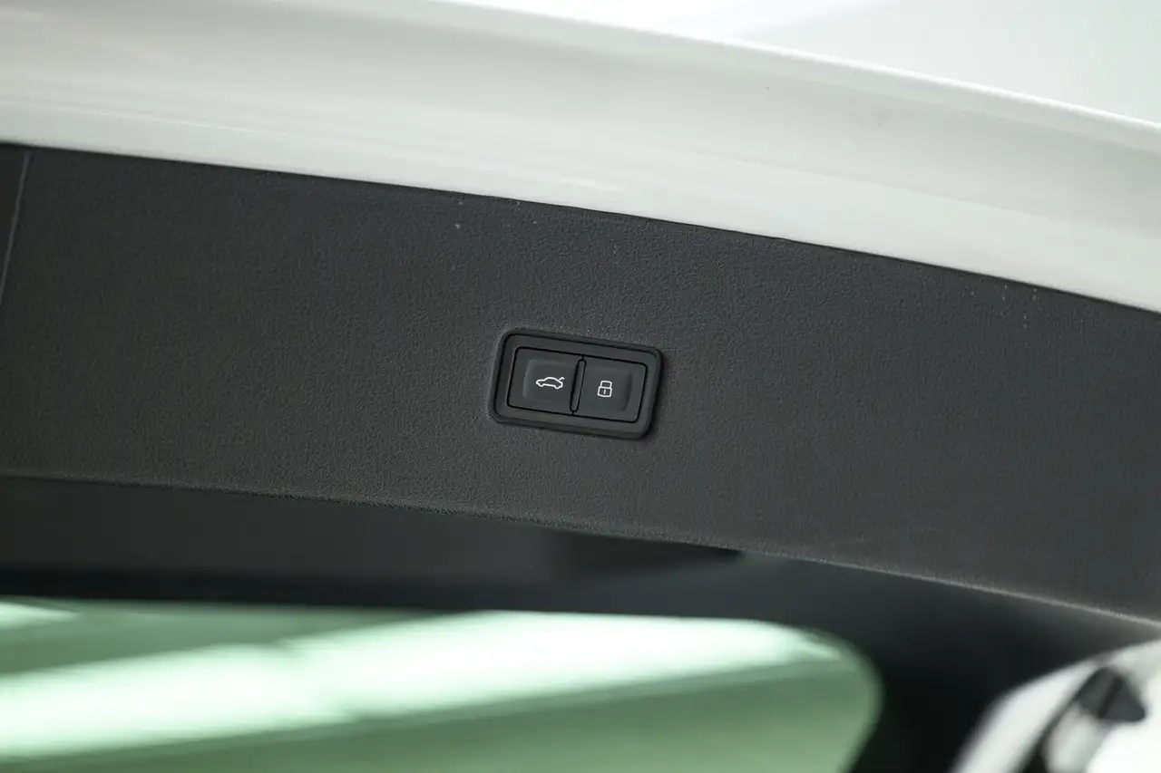 Audi SQ8 снимка Audi SQ8