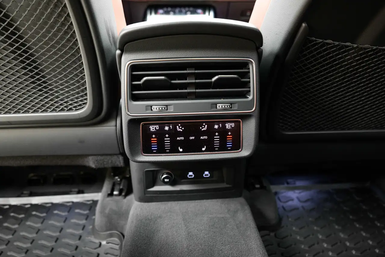 Audi SQ8 снимка Audi SQ8