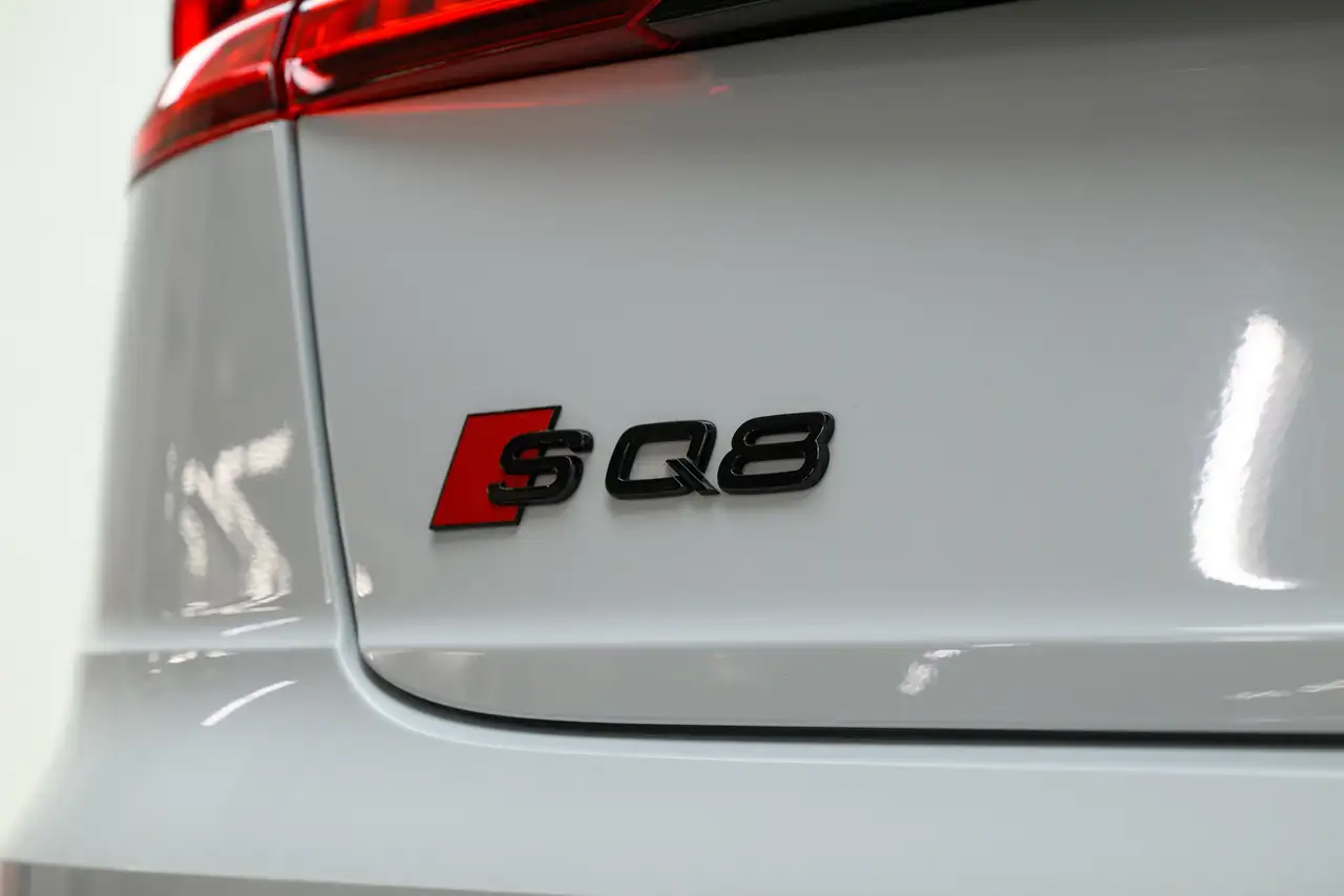 Audi SQ8 снимка Audi SQ8