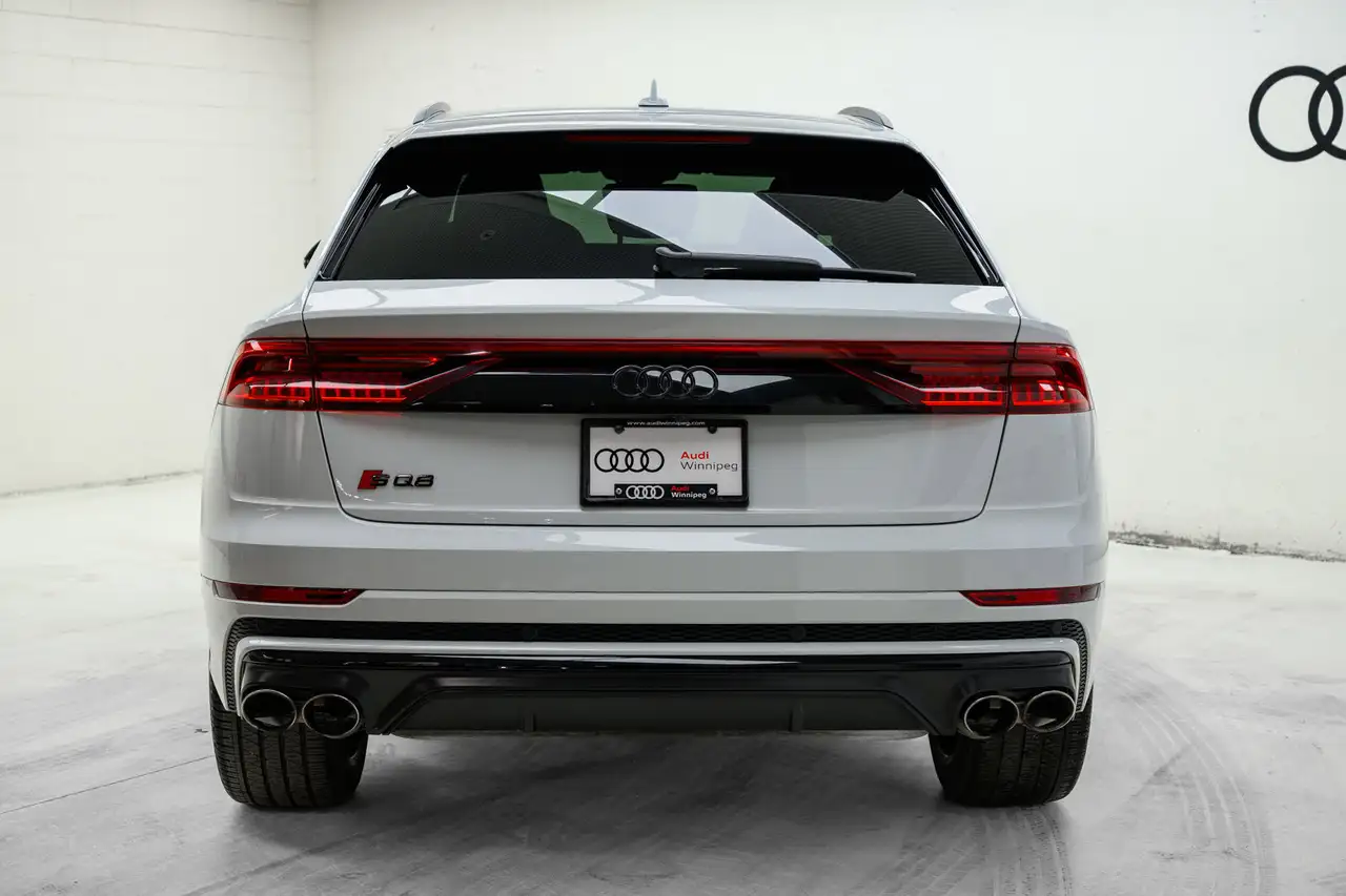 Audi SQ8 снимка Audi SQ8