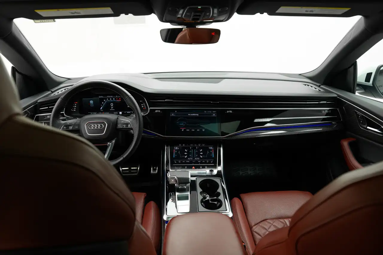 Audi SQ8 снимка Audi SQ8