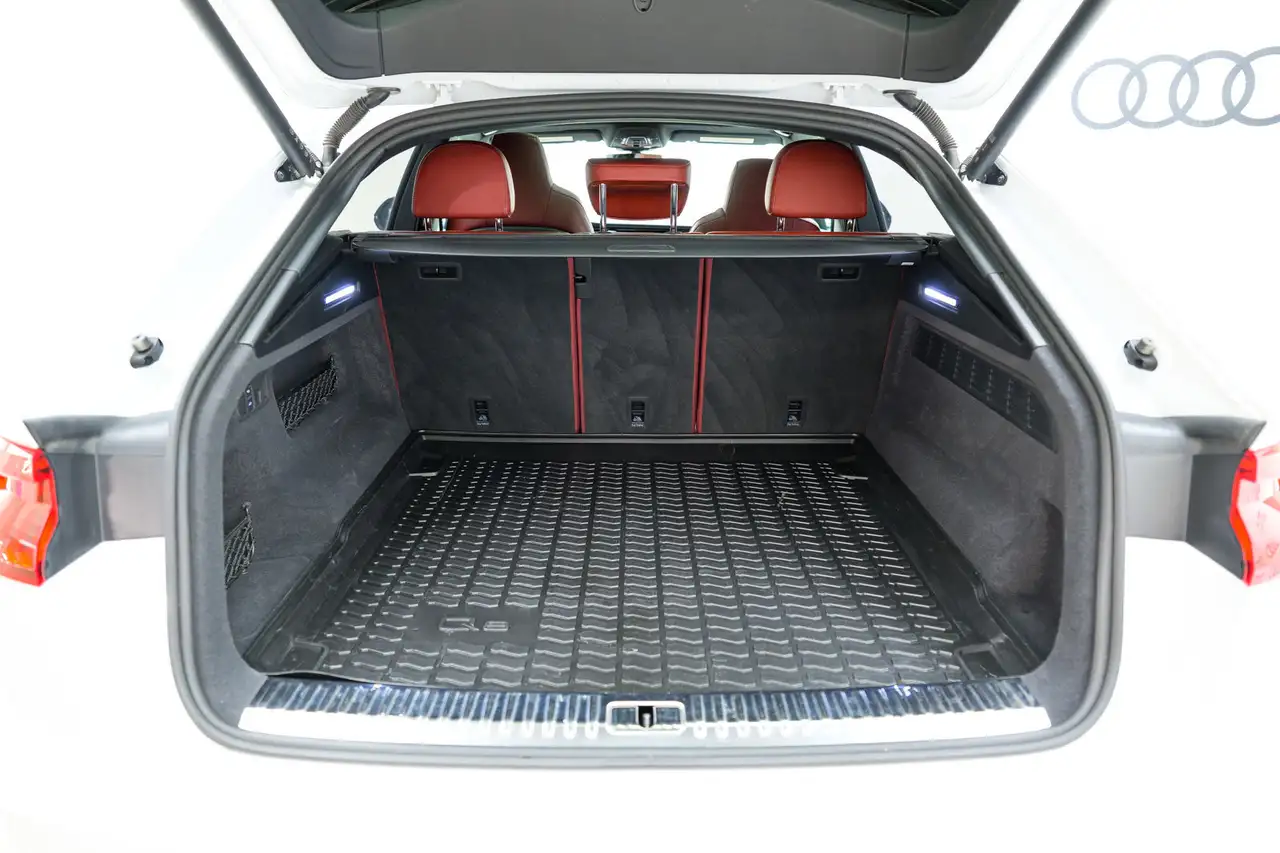 Audi SQ8 снимка Audi SQ8