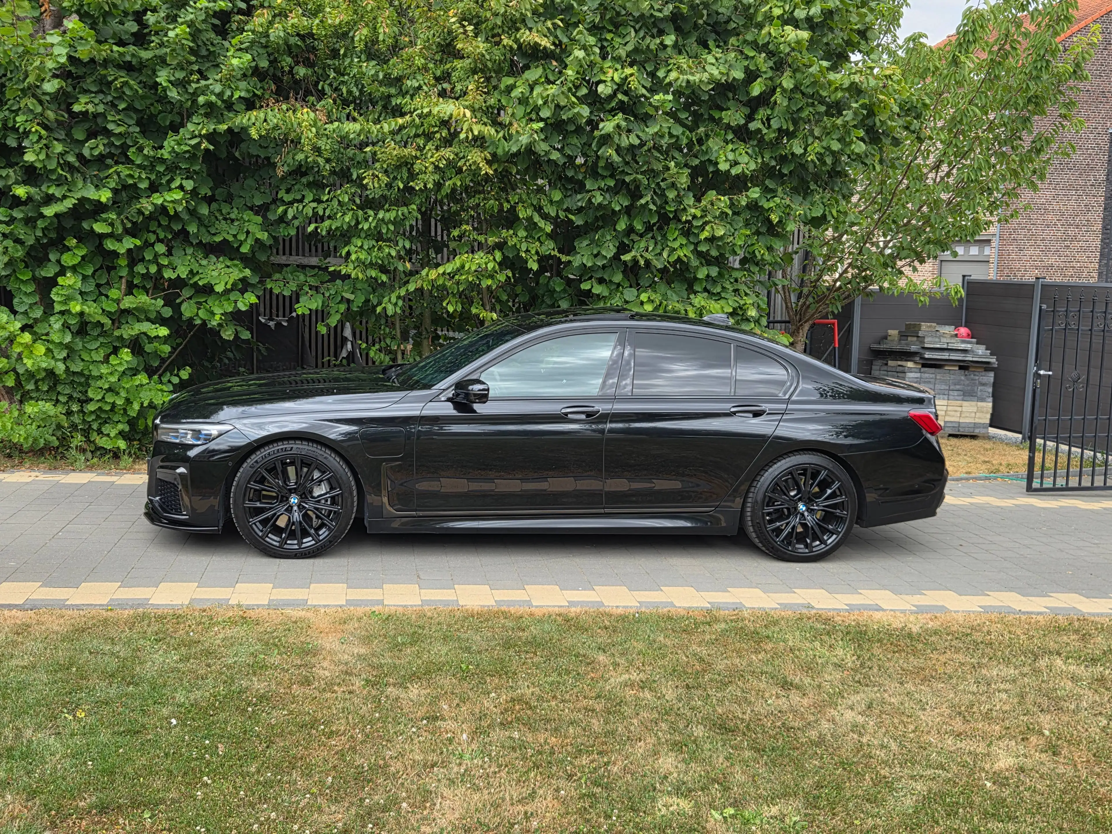 BMW 745 e iPerformance — photo 5