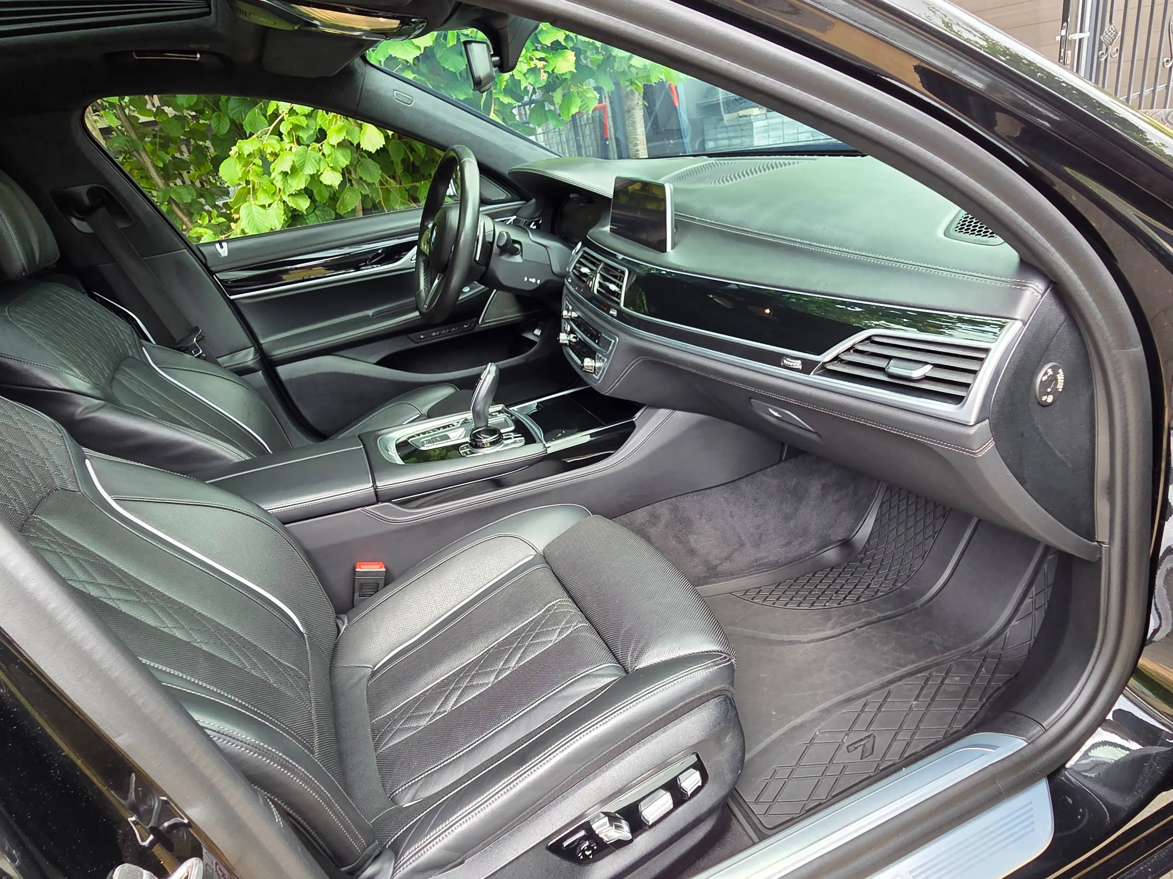 BMW 745 e iPerformance — photo 10