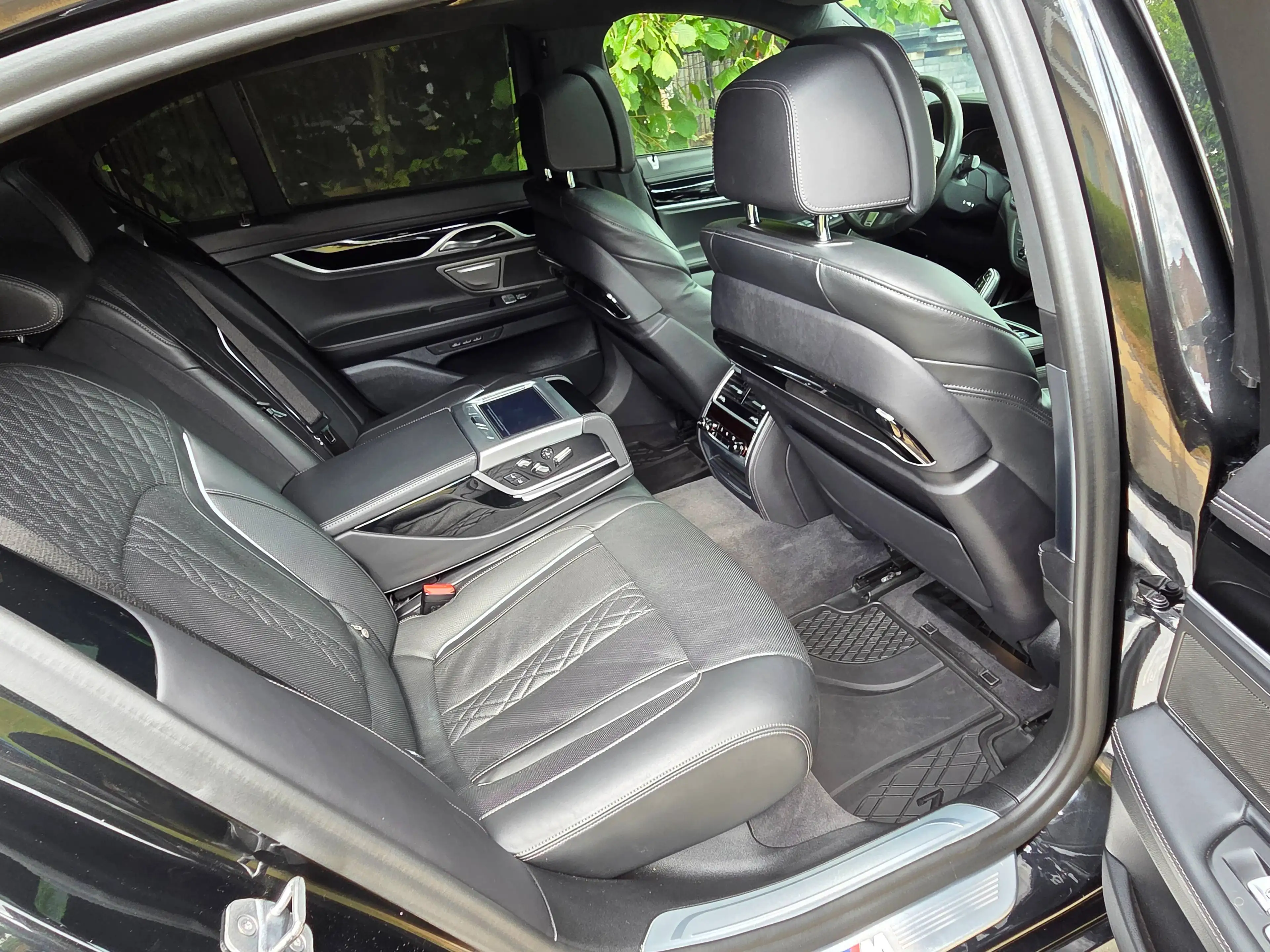 BMW 745 e iPerformance — photo 8