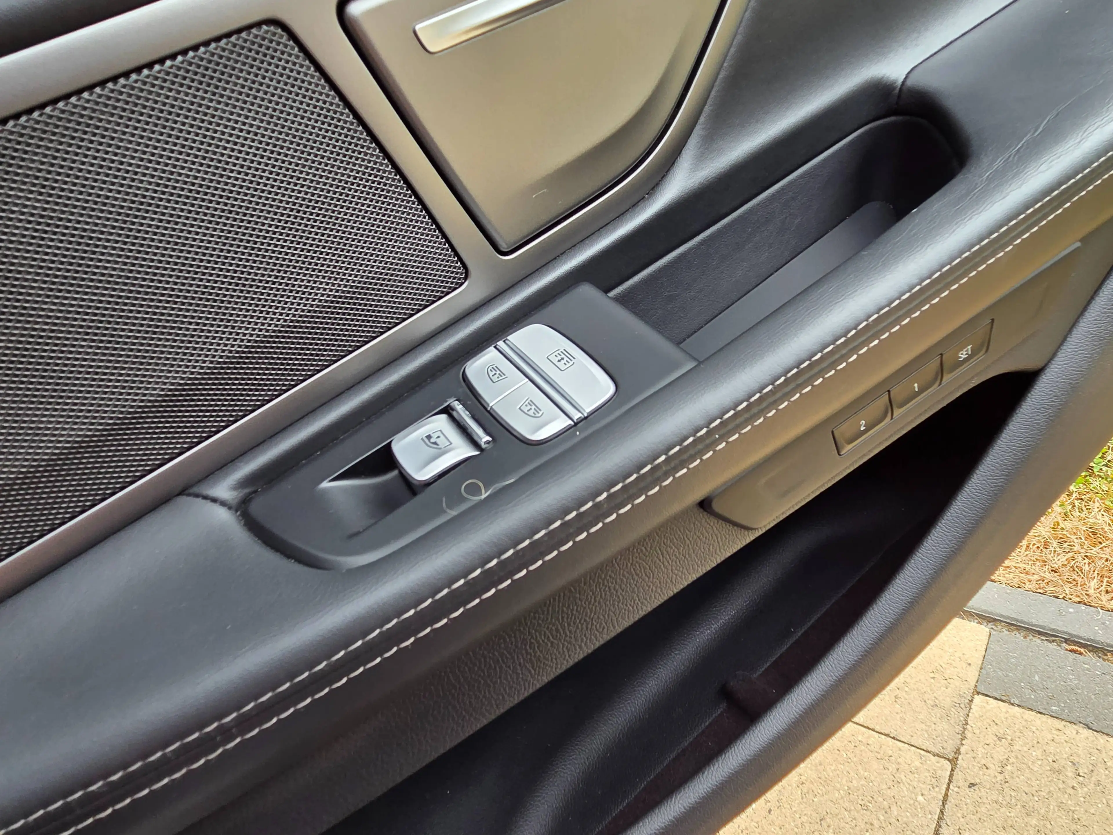 BMW 745 e iPerformance — photo 15