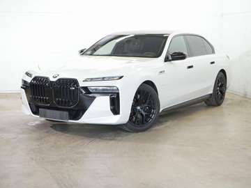M760e xDrive |Lounge Seating |Fond-Entertainment |