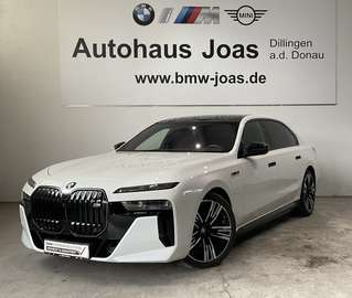 M760e xDrive |Lounge Seating |Fond-Entertainment |
