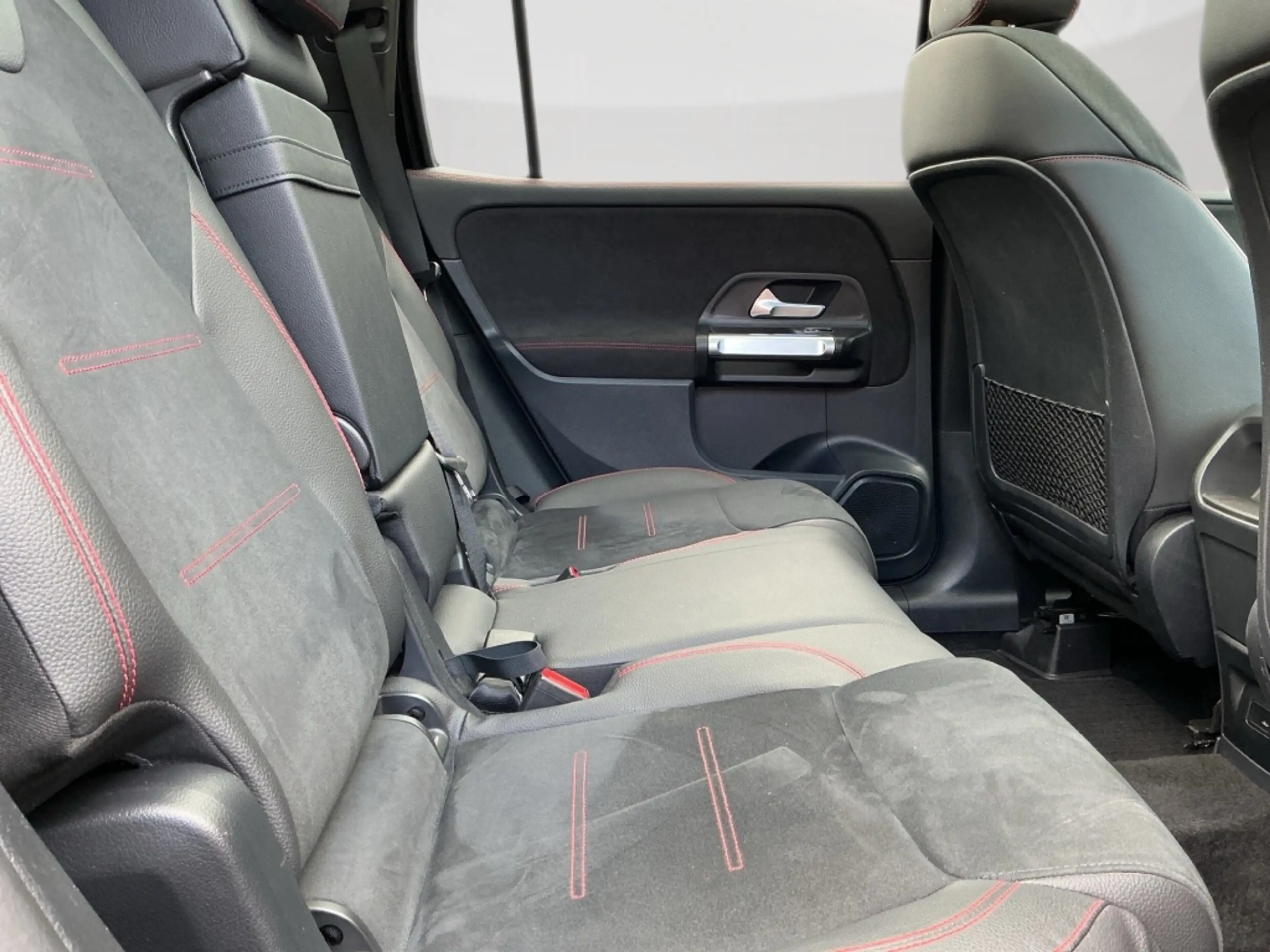 Mercedes-Benz GLB 200 AMG NIGHT MULTI KAMERA PANO SPUR PDC SHD — photo 14