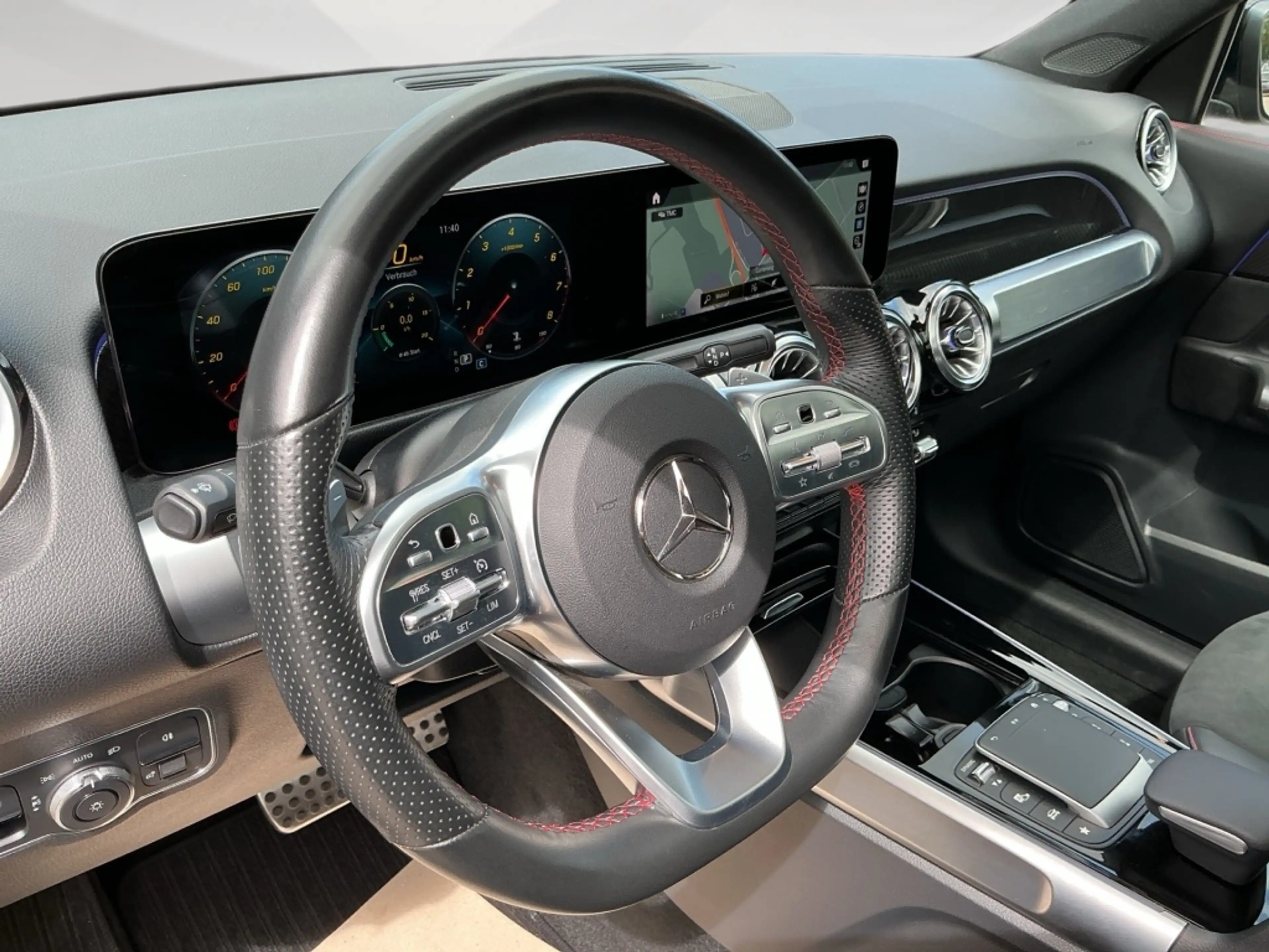 Mercedes-Benz GLB 200 AMG NIGHT MULTI KAMERA PANO SPUR PDC SHD — photo 12