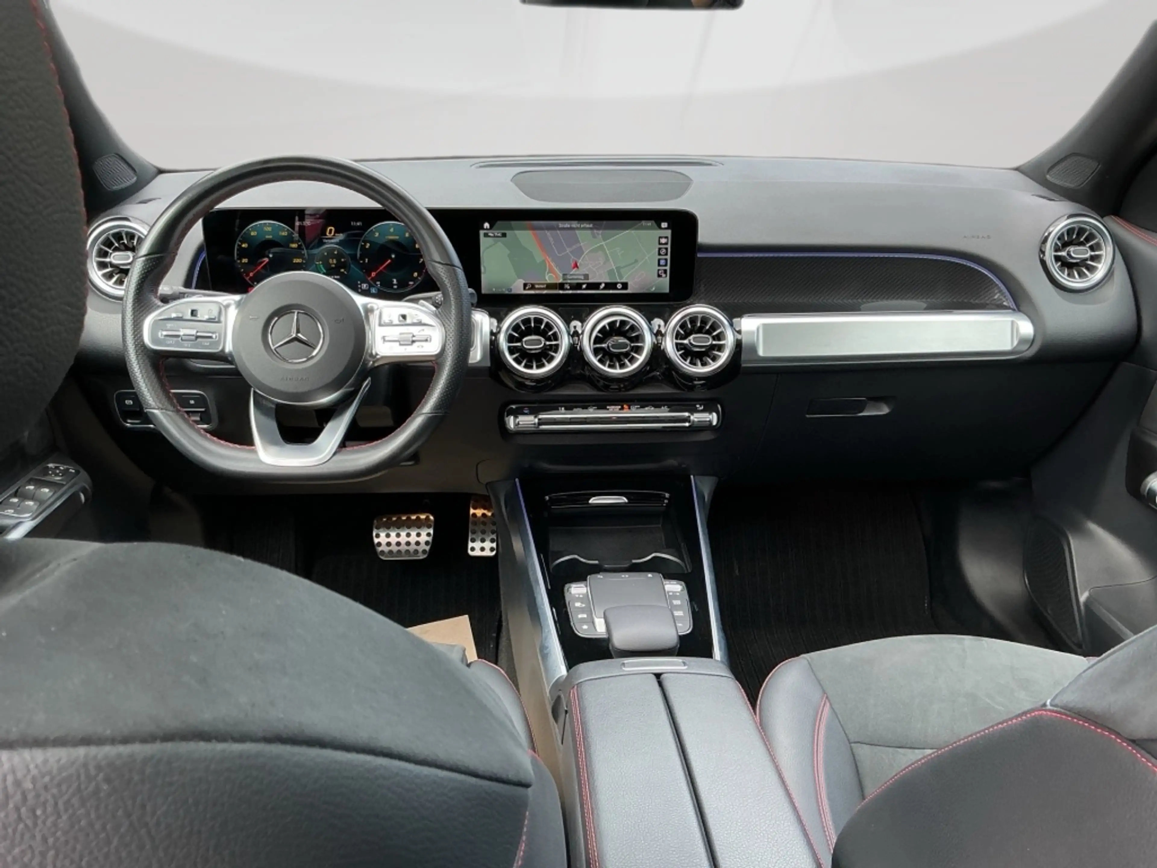Mercedes-Benz GLB 200 AMG NIGHT MULTI KAMERA PANO SPUR PDC SHD — photo 13