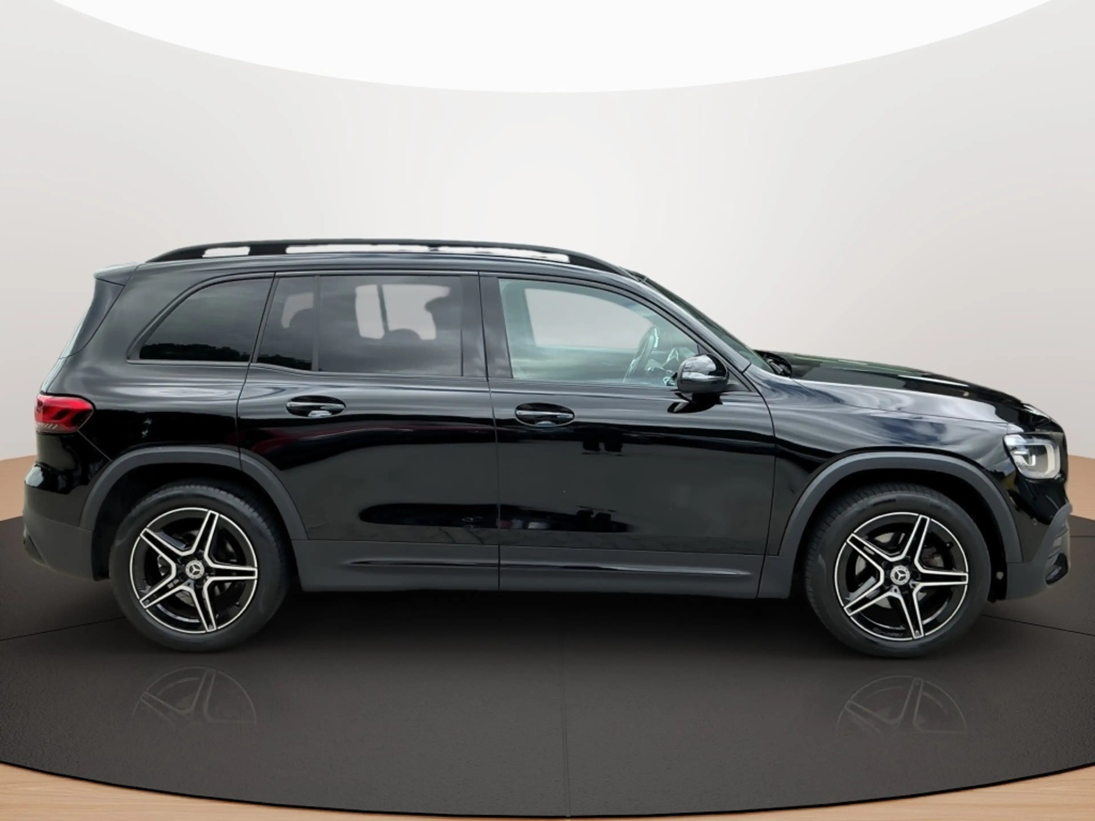 Mercedes-Benz GLB 200 AMG NIGHT MULTI KAMERA PANO SPUR PDC SHD — photo 6