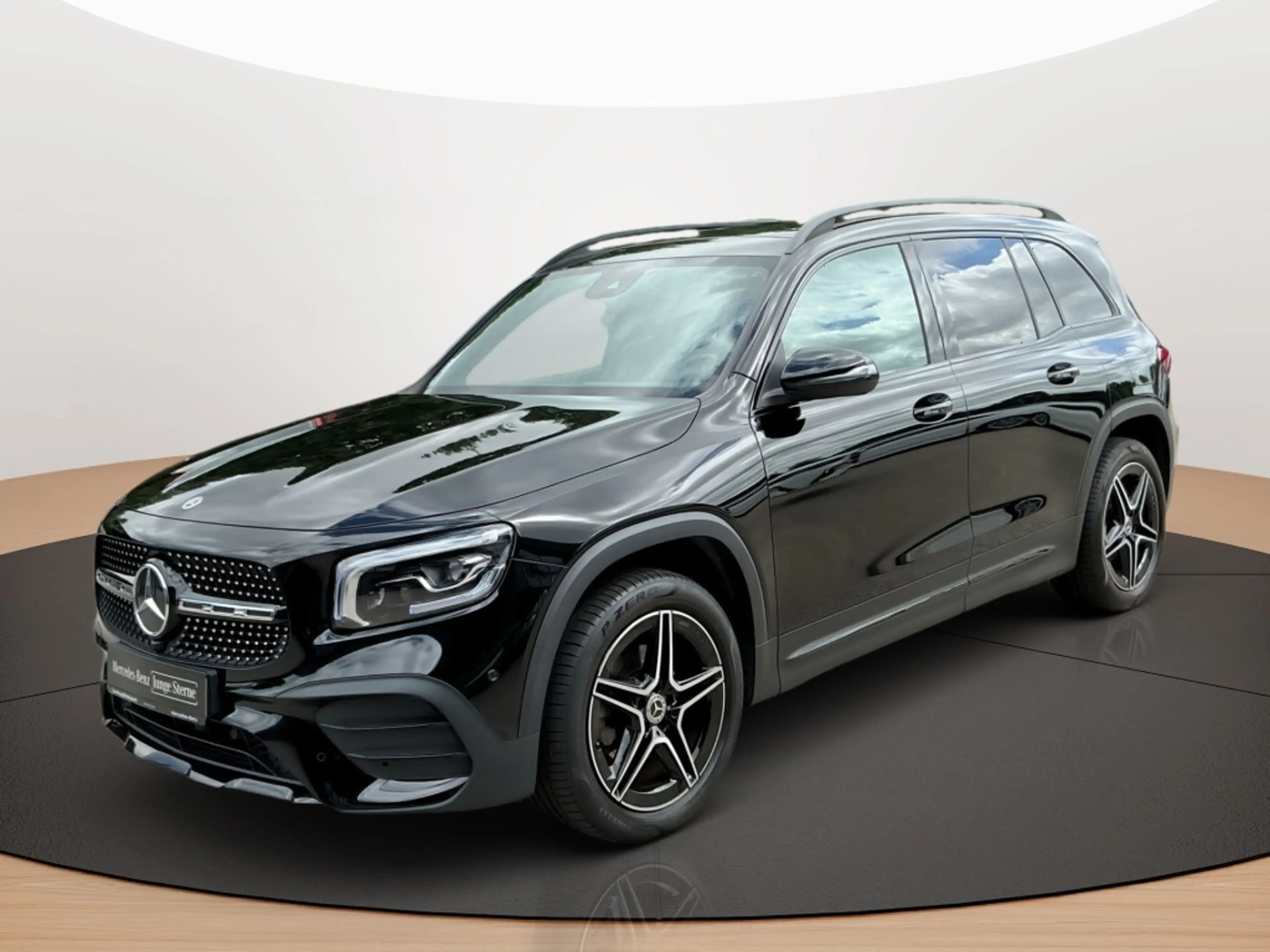Mercedes-Benz GLB 200 AMG NIGHT MULTI KAMERA PANO SPUR PDC SHD — photo 2