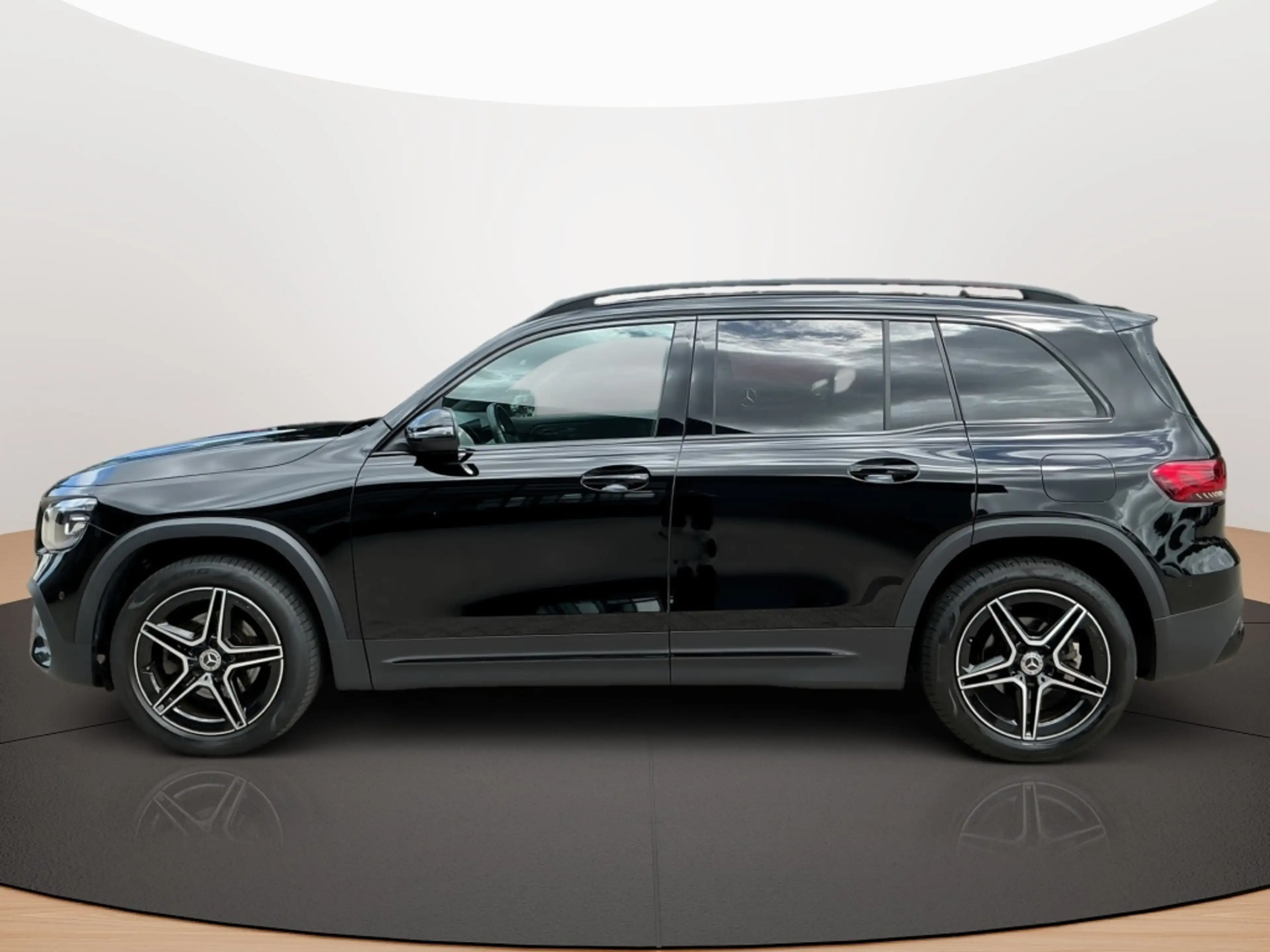 Mercedes-Benz GLB 200 AMG NIGHT MULTI KAMERA PANO SPUR PDC SHD — photo 10