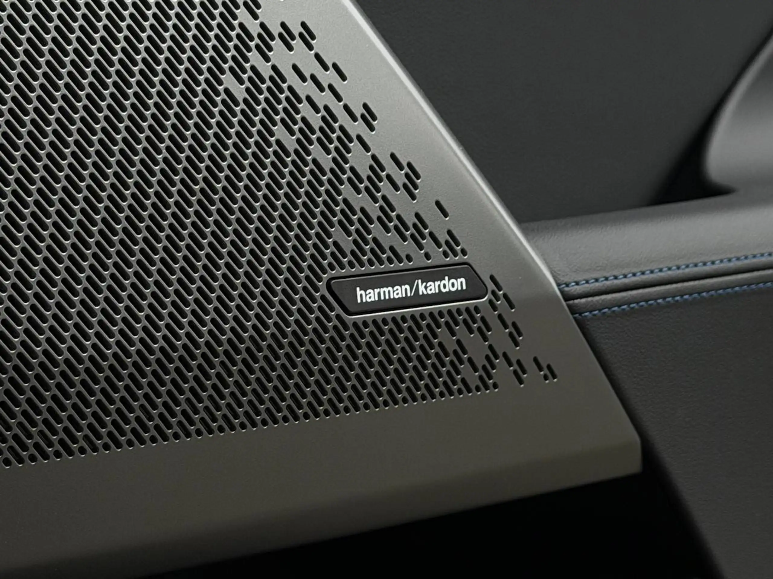 BMW 530 e MPACK PRO HARMAN KARDON HEADUP ICONIC GLOW — 25/25