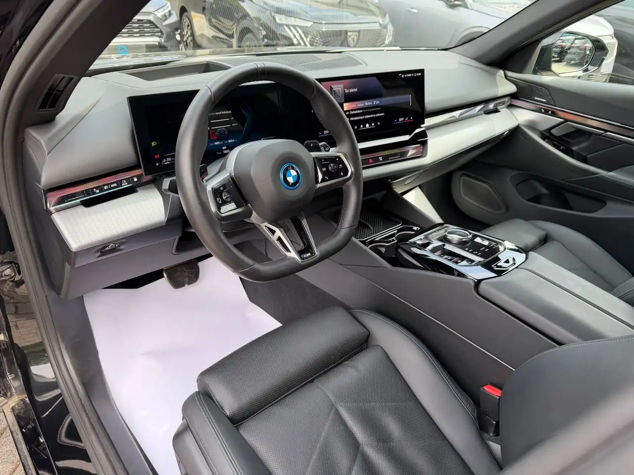 BMW 530 e MPACK PRO HARMAN KARDON HEADUP ICONIC GLOW — 4/25