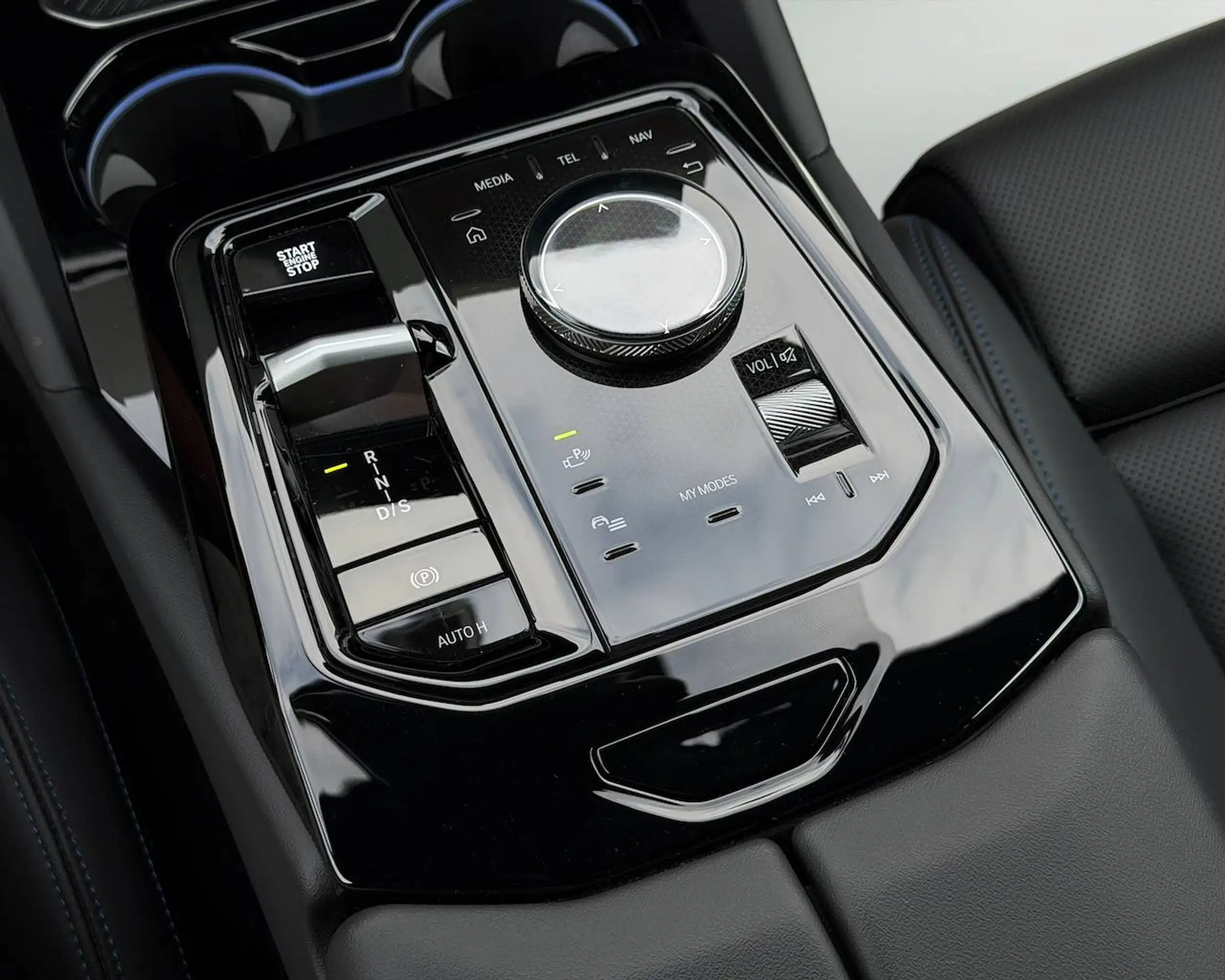 BMW 530 e MPACK PRO HARMAN KARDON HEADUP ICONIC GLOW — 23/25