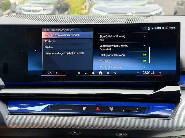 BMW 5 Series view 15
