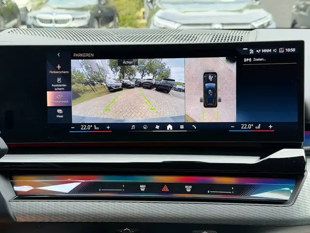 BMW 5 Series view 11