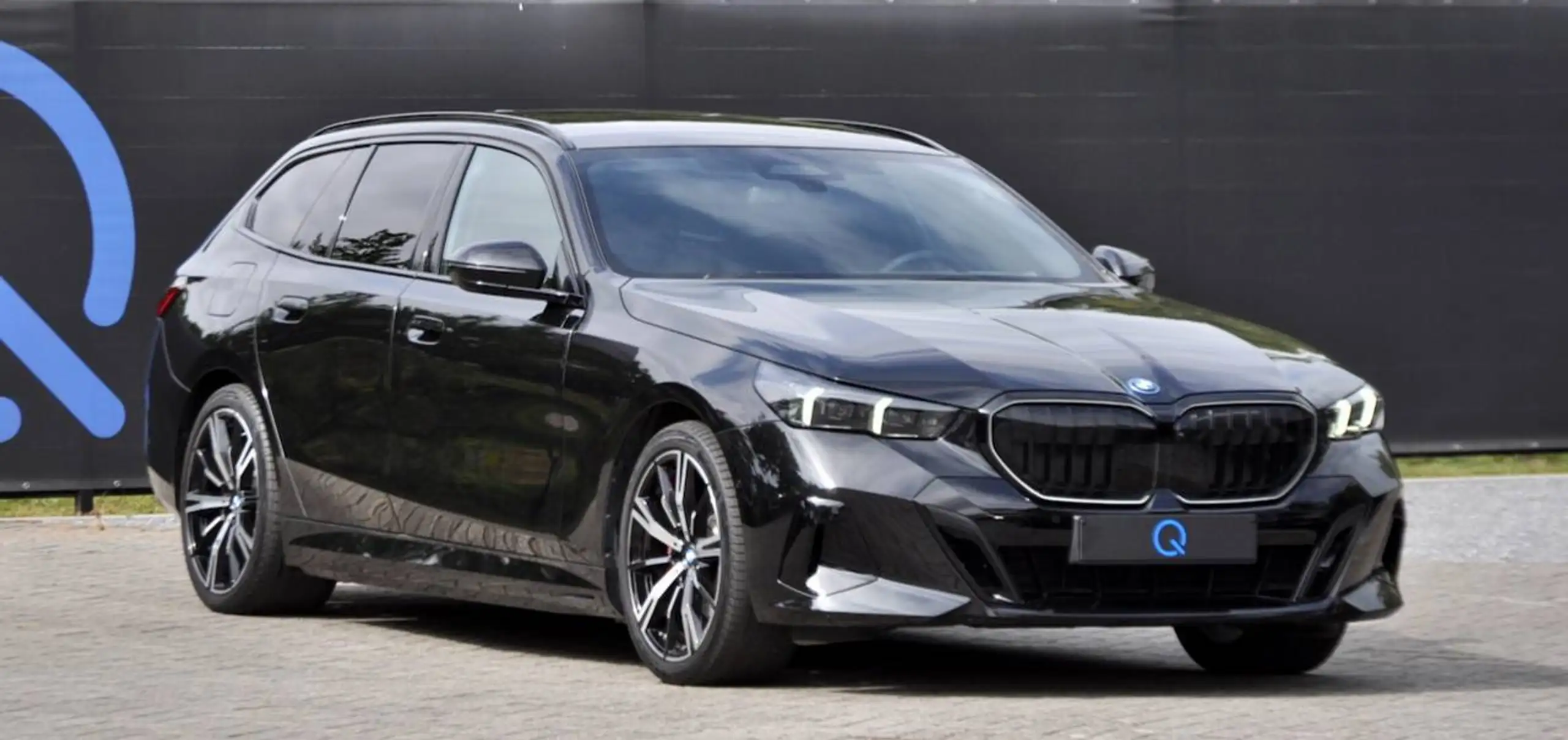 BMW 530 e MPACK PRO HARMAN KARDON HEADUP ICONIC GLOW — 1/25