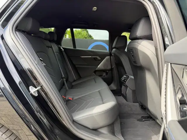 BMW 5 Series view 9