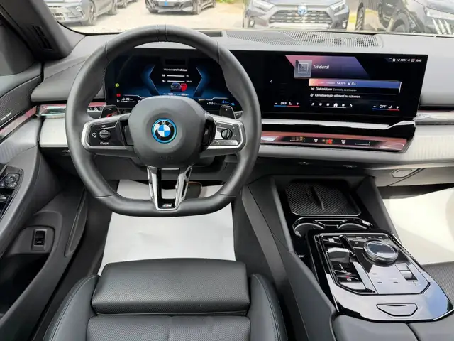 BMW 5 Series view 7