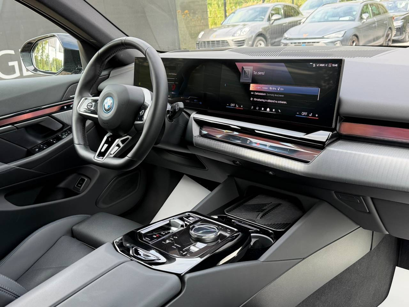 BMW 530 e MPACK PRO HARMAN KARDON HEADUP ICONIC GLOW — photo 5
