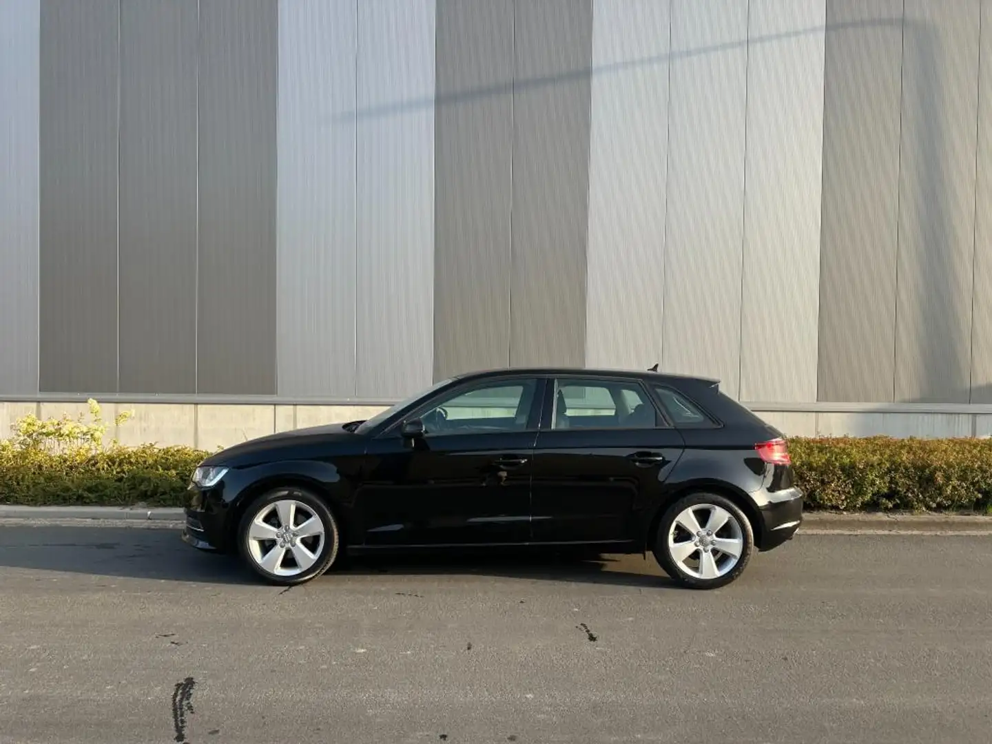 Audi A3 Sportback 1.2 TFSI Ambition Pro Line navigatie / c Zwart - 2