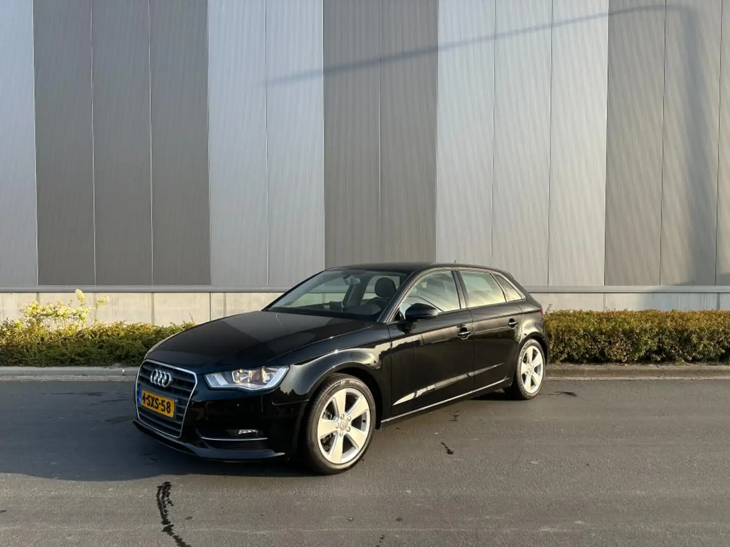Audi A3 Sportback 1.2 TFSI Ambition Pro Line navigatie / c Zwart - 1