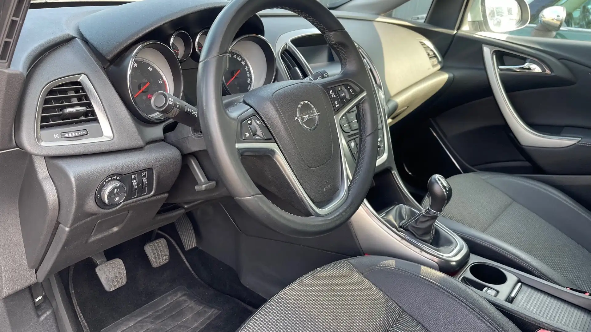 Opel Astra 1.7 CDTI - 110 FAP ecoFLEX Enjoy Gris - 2