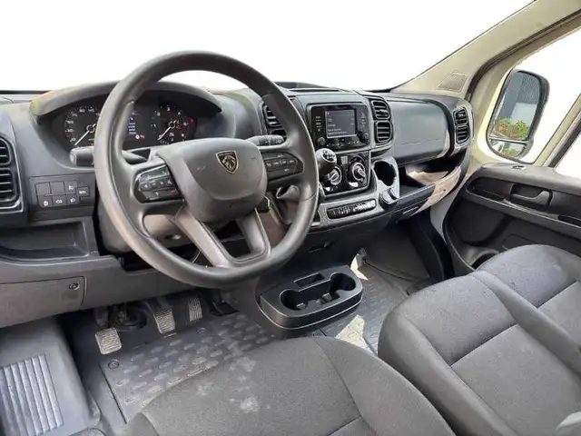 Peugeot Boxer view 13
