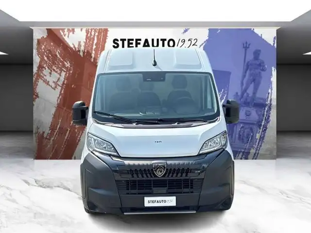 Peugeot Boxer view 2