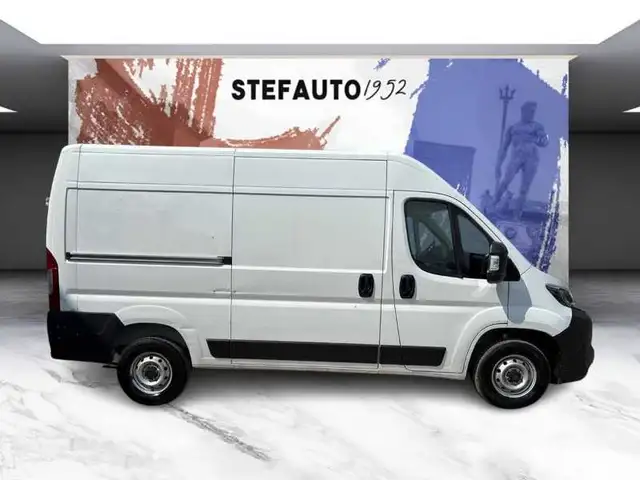 Peugeot Boxer view 3