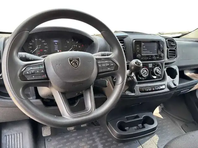 Peugeot Boxer view 14