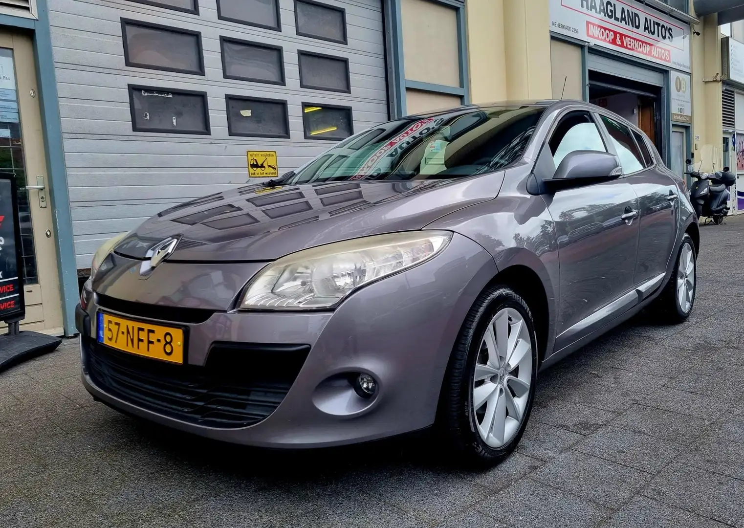Renault Megane 1.6 Celsium Airco Navi ElecRam CrusCtrl Grijs - 2