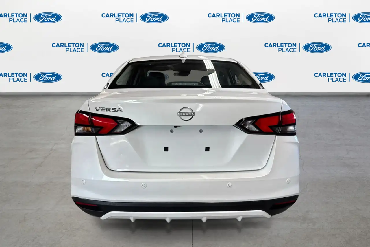 Nissan Versa photo Nissan Versa