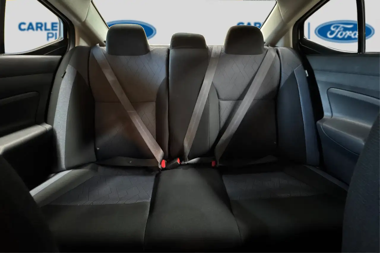 Nissan Versa photo Nissan Versa