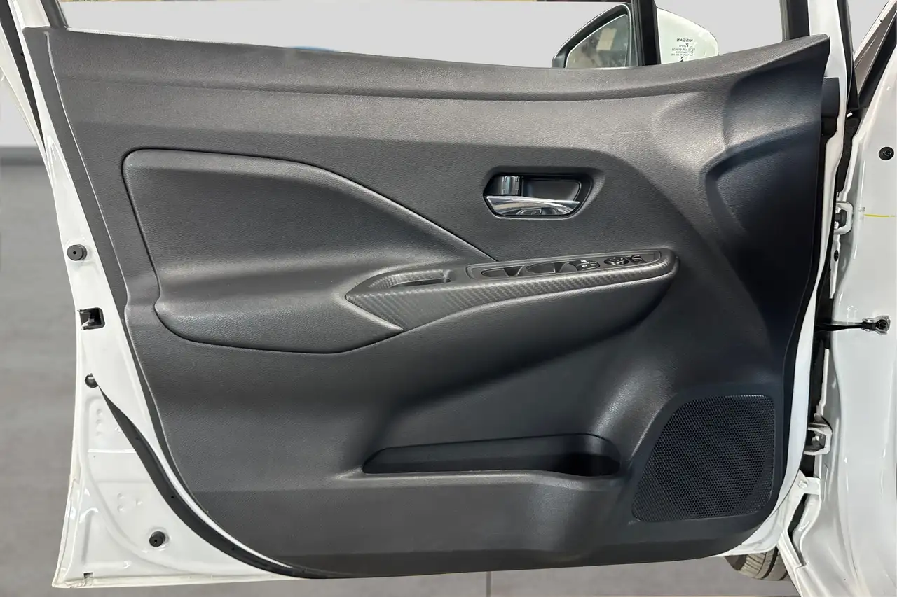 Nissan Versa photo Nissan Versa