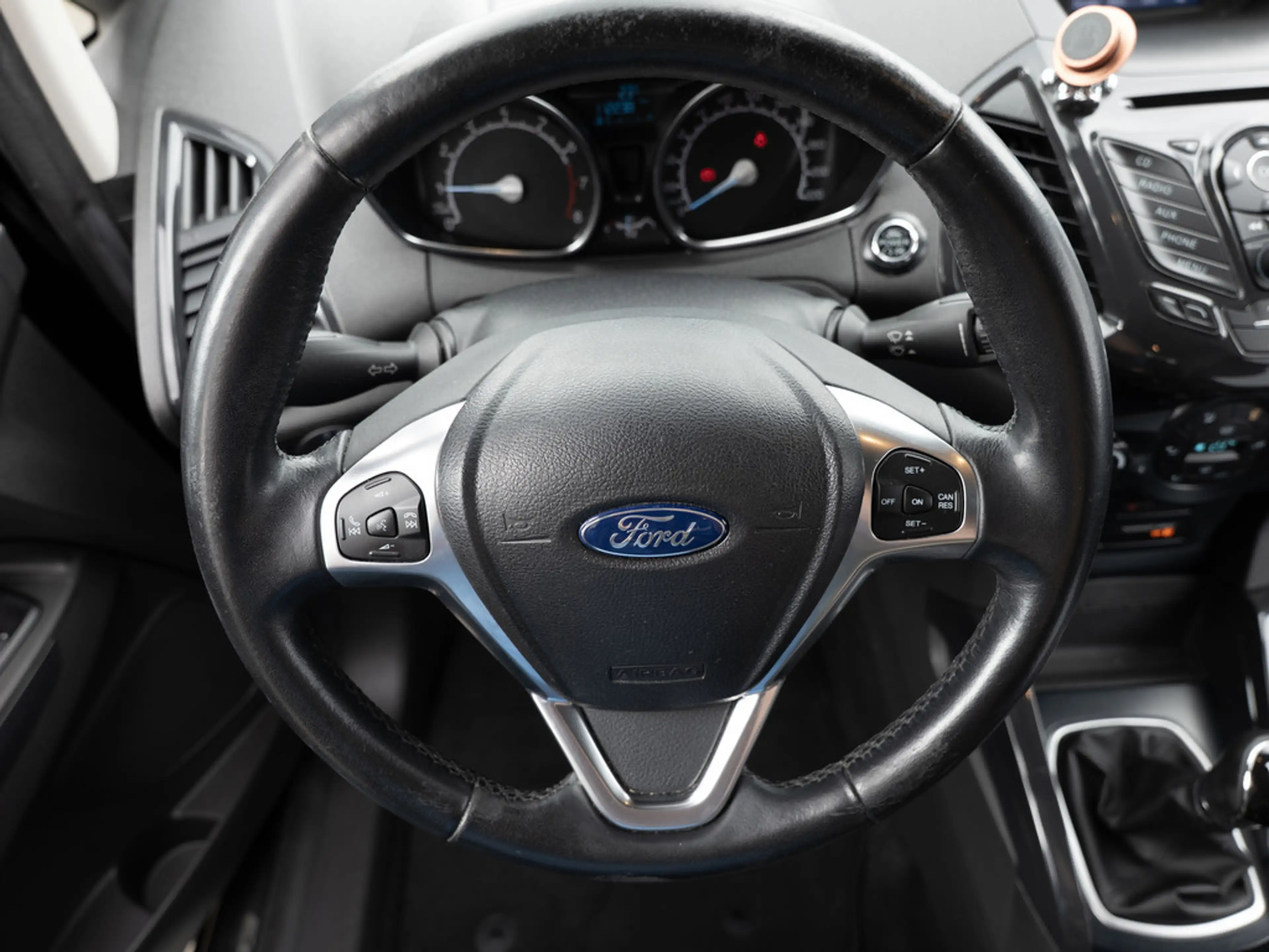 Ford EcoSport 1.0 EcoBoost Titanium SHZ PDC KLIMA — photo 13