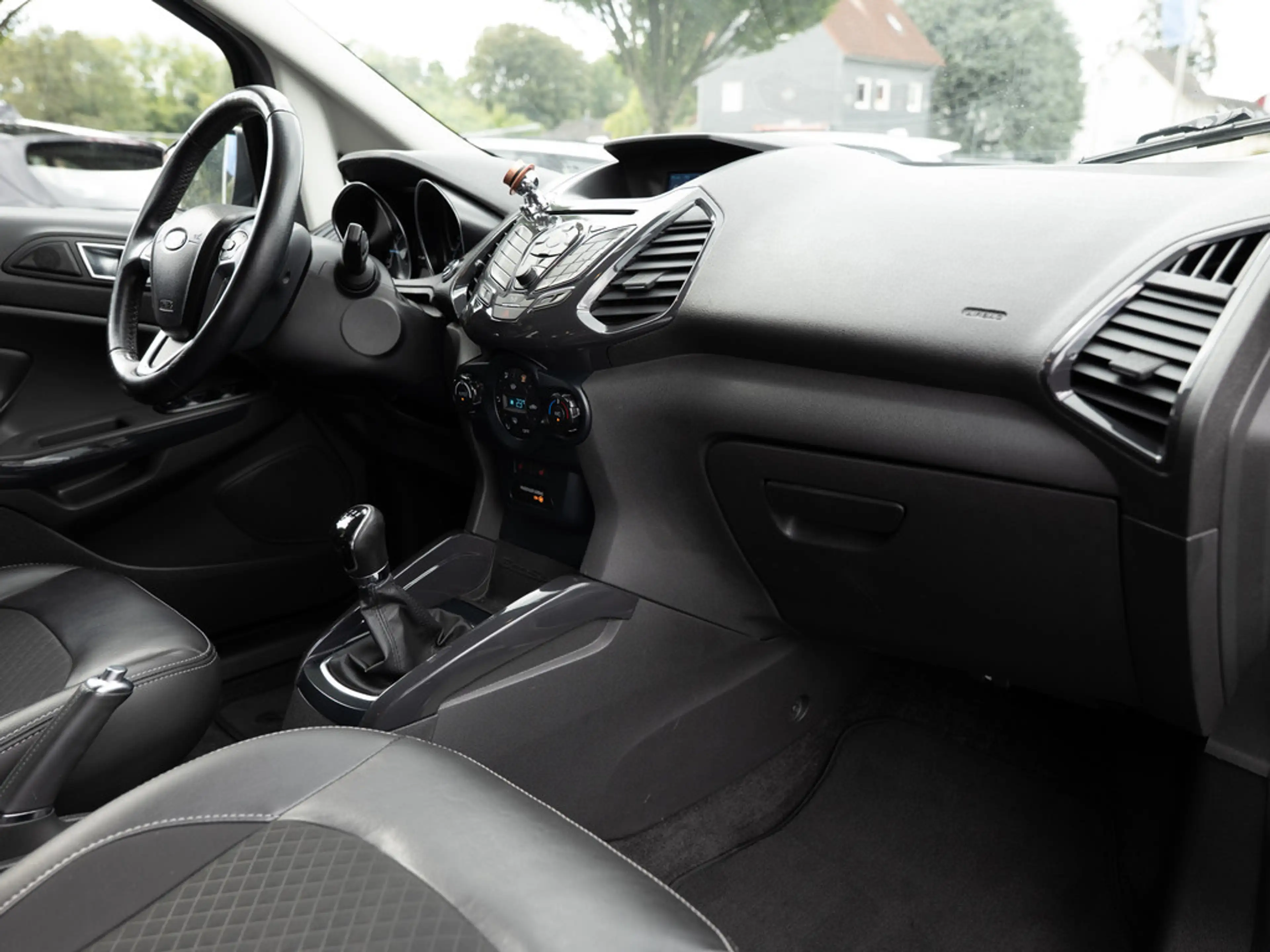 Ford EcoSport 1.0 EcoBoost Titanium SHZ PDC KLIMA — photo 8