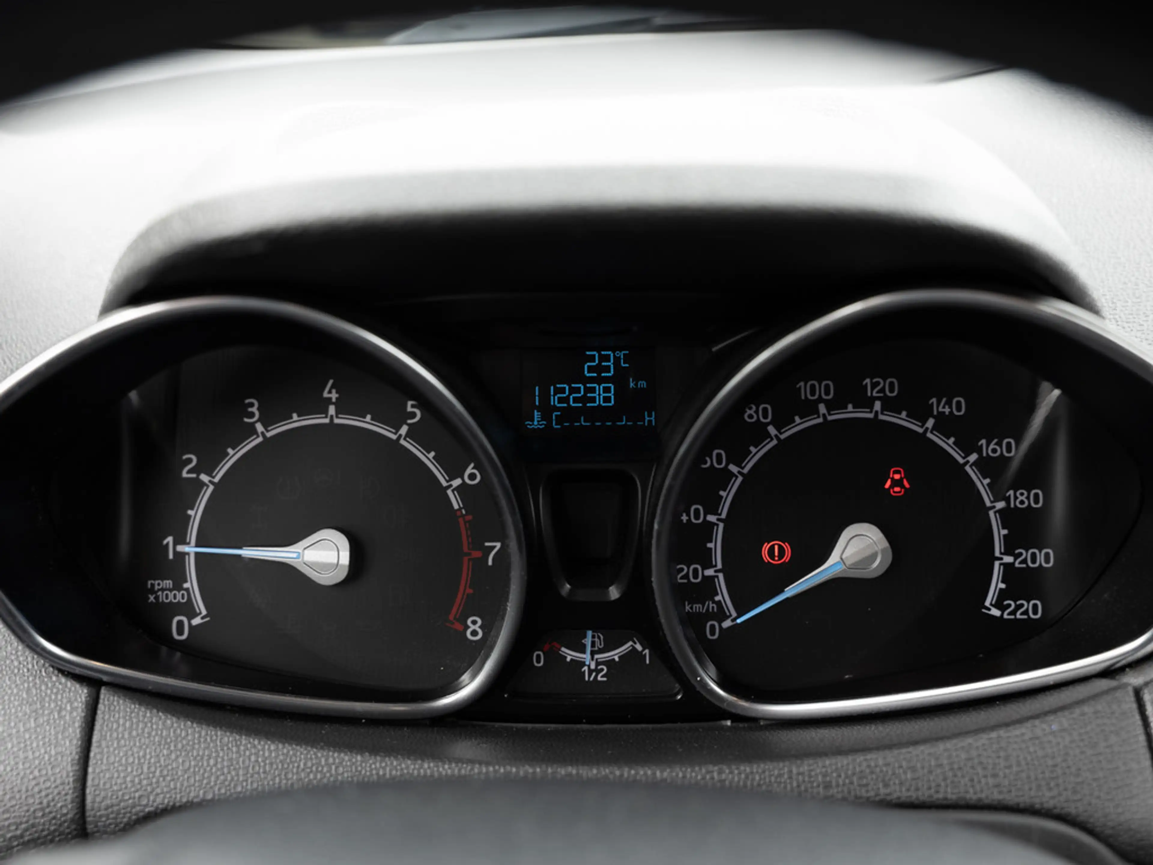 Ford EcoSport 1.0 EcoBoost Titanium SHZ PDC KLIMA — photo 14